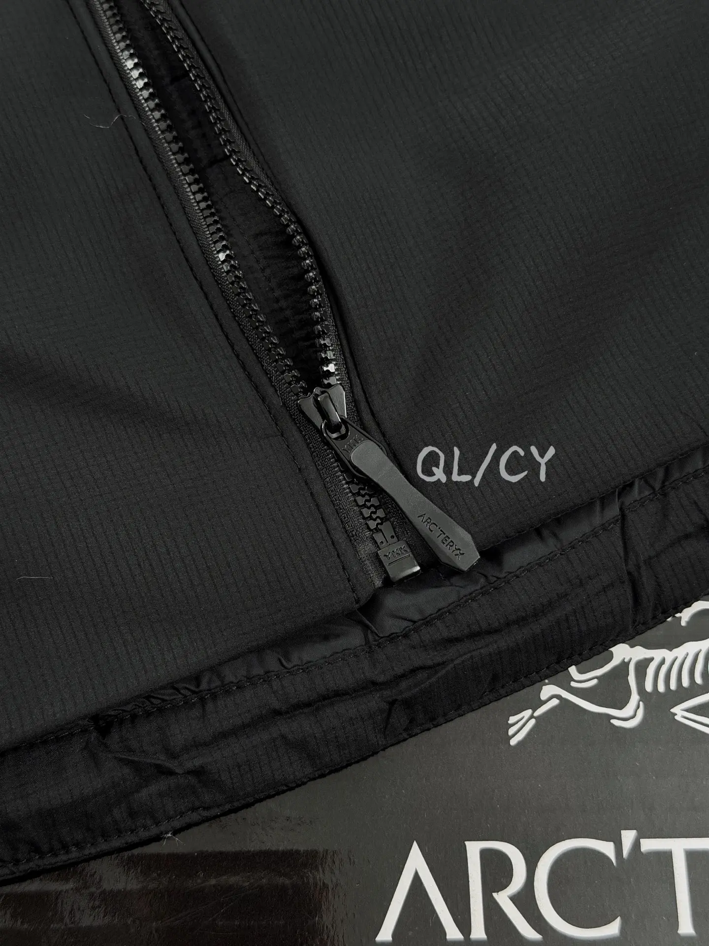 Arc'teryx Atom Hoody Insulated Jacket D36019645 — view 8