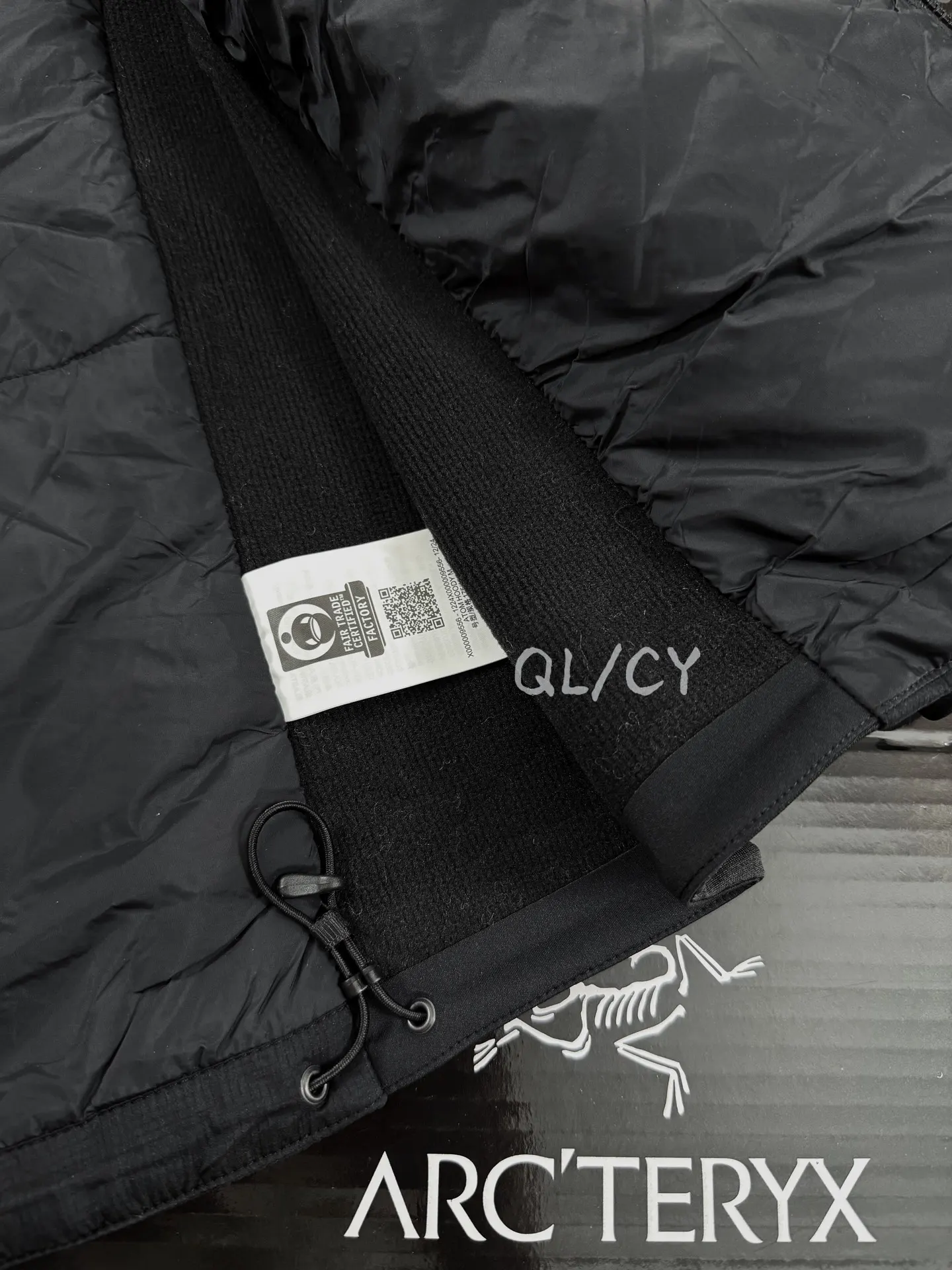 Arc'teryx Atom Hoody Insulated Jacket D36019645 — view 9