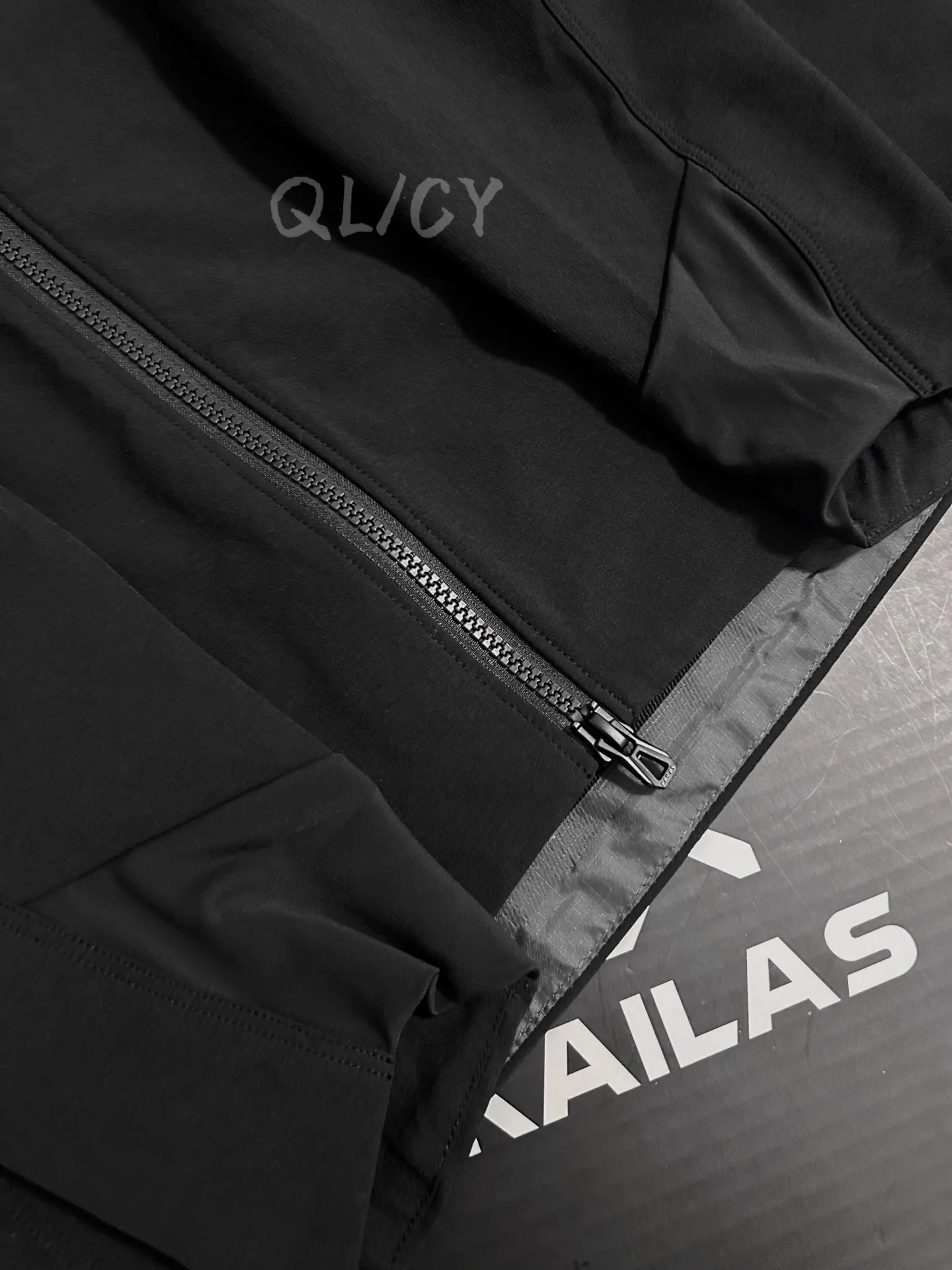 M8 Hooded Softshell Outdoor Jacket D36019564 — view 2