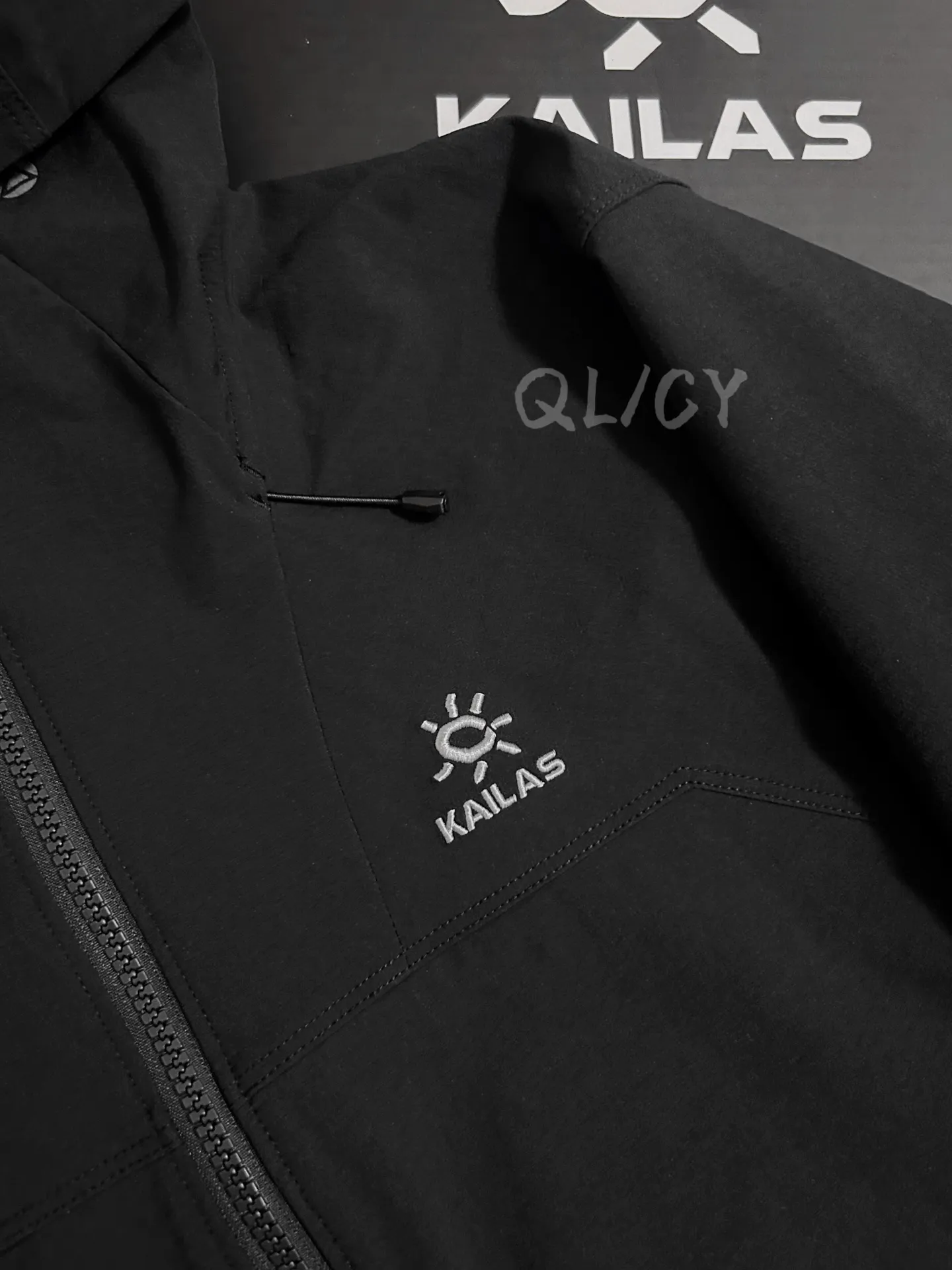 M8 Hooded Softshell Outdoor Jacket D36019564 — view 3