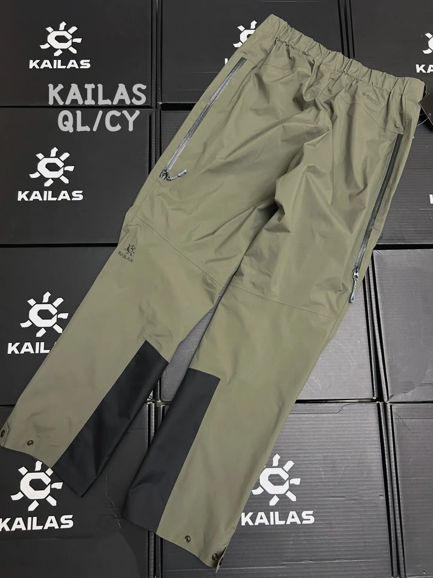 GORE-TEX WINDSTOPPER Shell Trousers D37011117