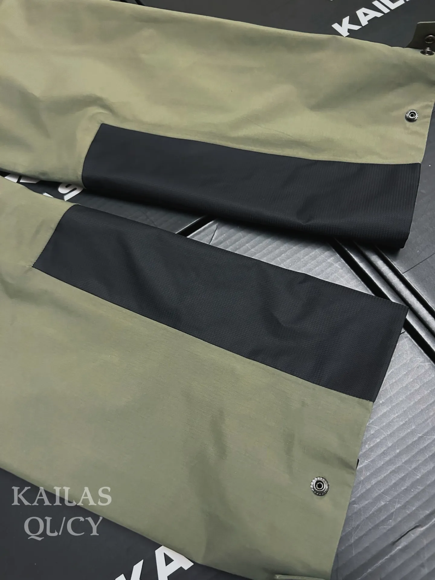 GORE-TEX WINDSTOPPER Shell Trousers D37011117 — view 2