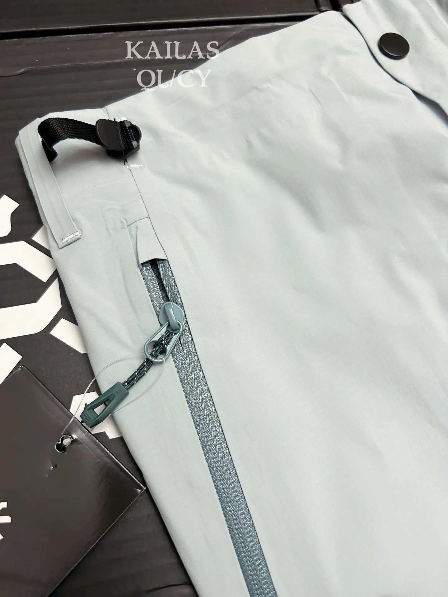 GORE-TEX WINDSTOPPER Technical Hardshell Trousers D37011115 — view 5