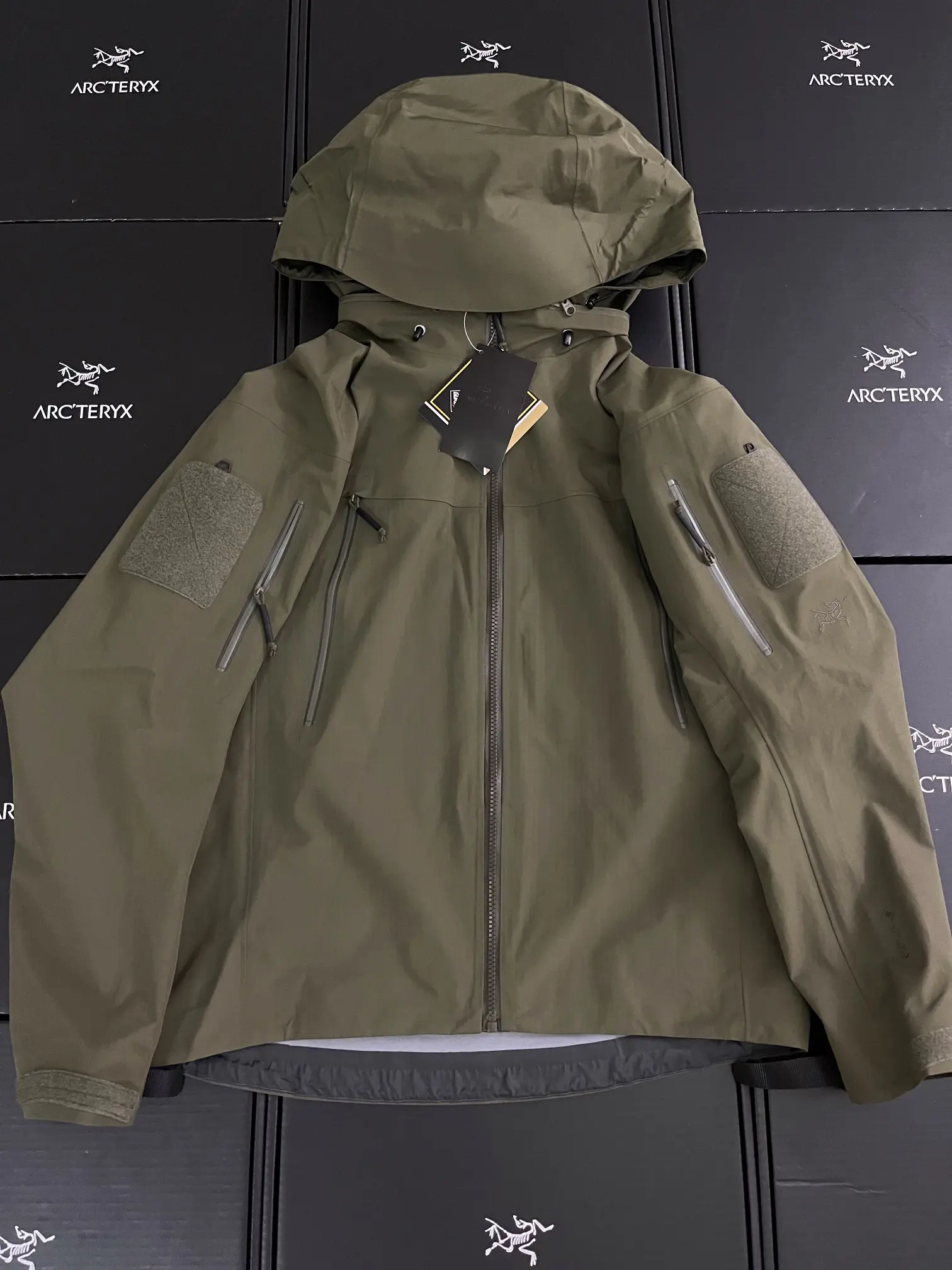Arc'teryx LEAF Alpha Gen 2 GORE-TEX Shell Jacket D37919441 — view 2
