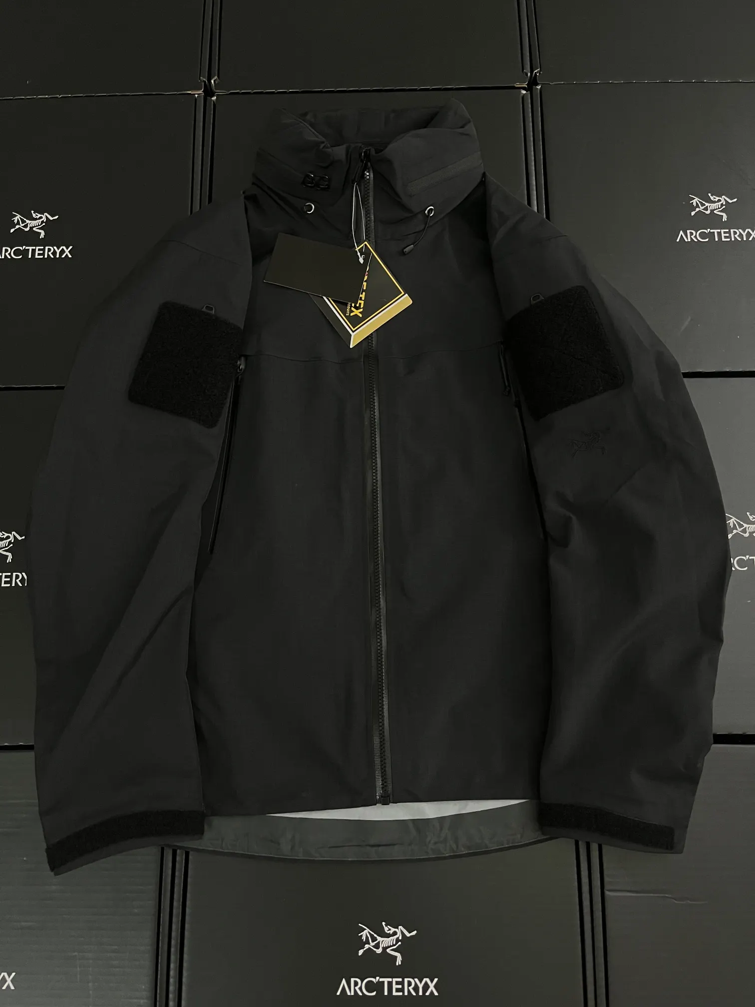 Arc'teryx LEAF Alpha Gen 2 Gore-Tex Shell Jacket D37919442
