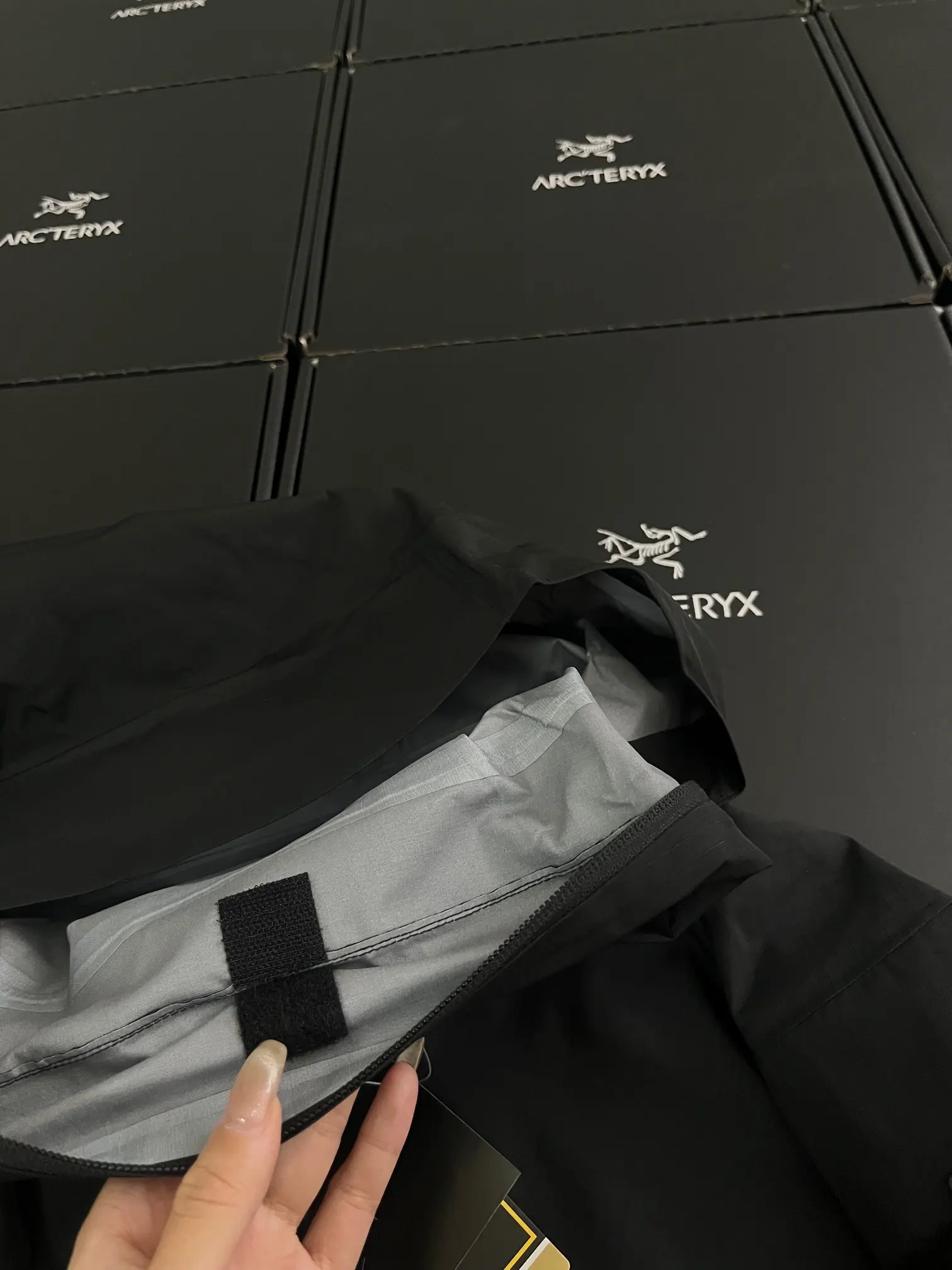 Arc'teryx LEAF Alpha Gen 2 Gore-Tex Shell Jacket D37919442 — view 3