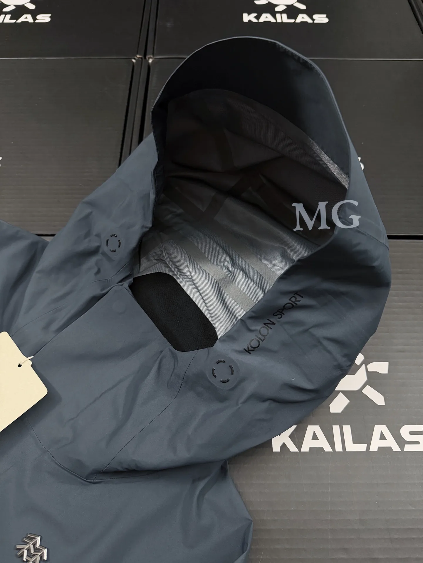 KOLON SPORT GAIA GORE-TEX Hooded Shell Jacket D38019375 — view 3
