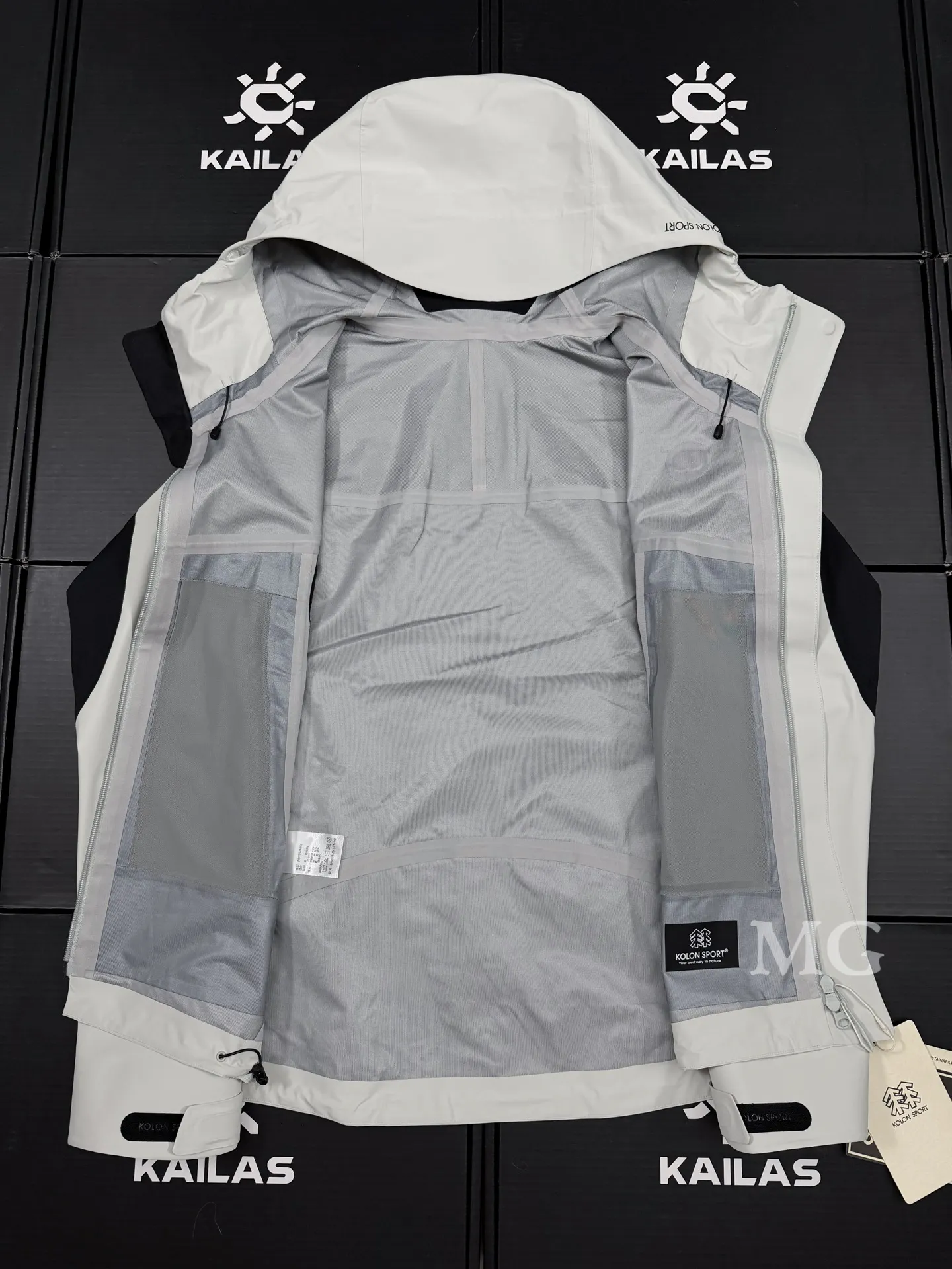 Kolon Sport GAIA GORE-TEX Hooded Shell Jacket D38019374 — view 6
