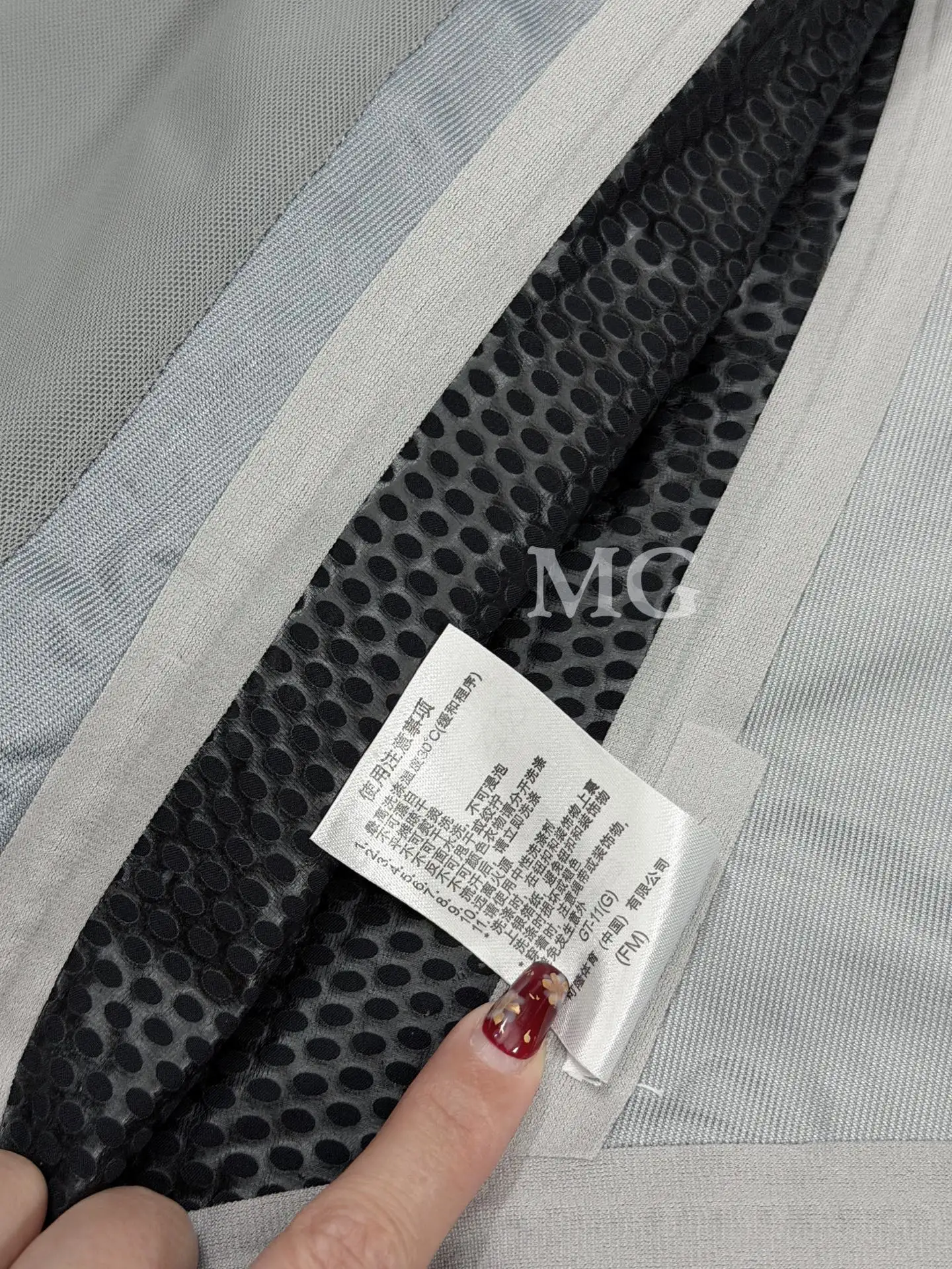 Kolon Sport GAIA GORE-TEX Hooded Shell Jacket D38019374 — view 8