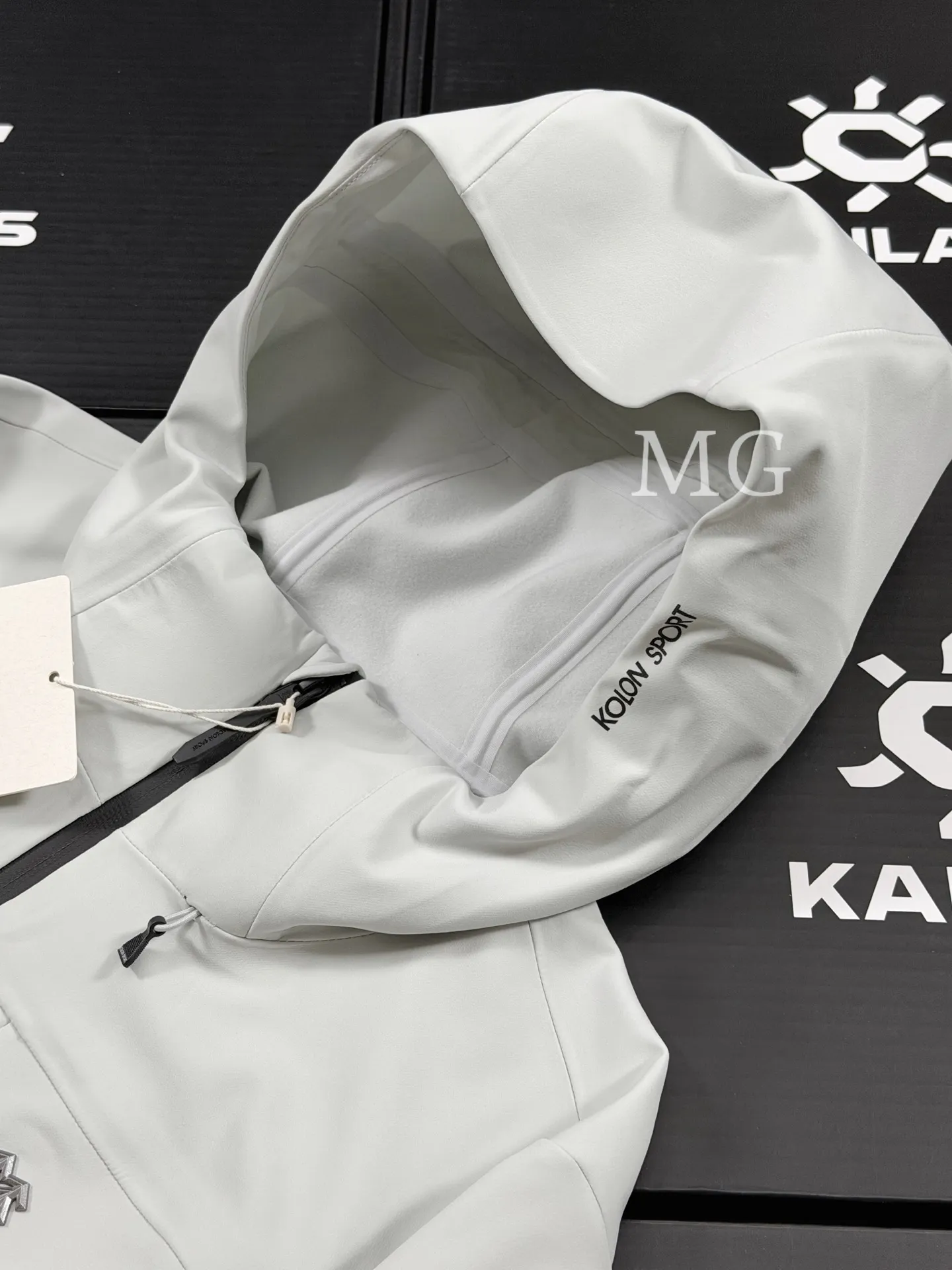 Graphene-Infused Softshell Hooded Jacket D38019445 — view 3