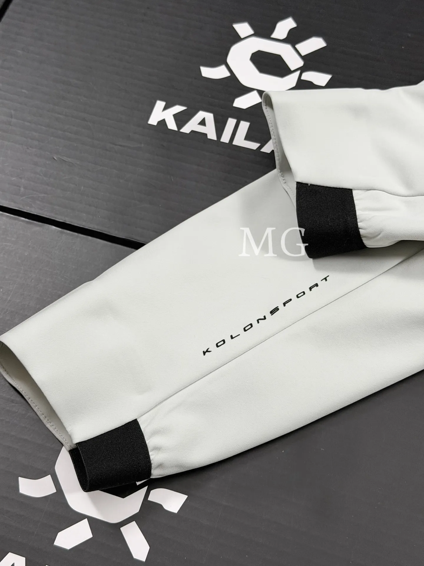 Graphene-Infused Softshell Hooded Jacket D38019445 — view 4