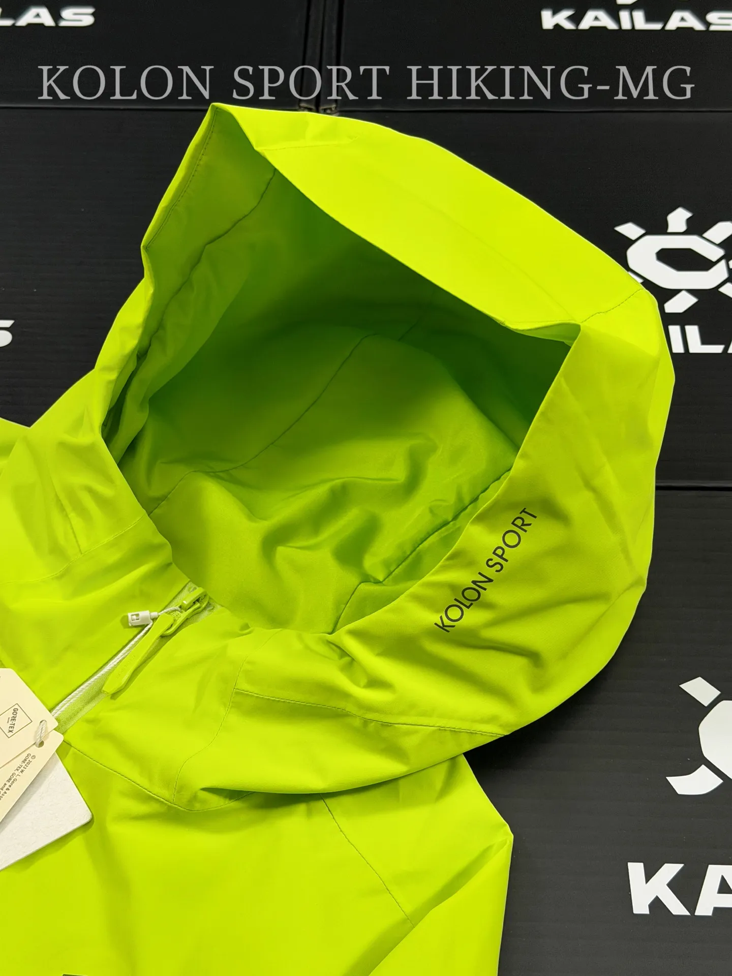GORE-TEX 2L Hiking Shell Jacket D38019487 — view 3