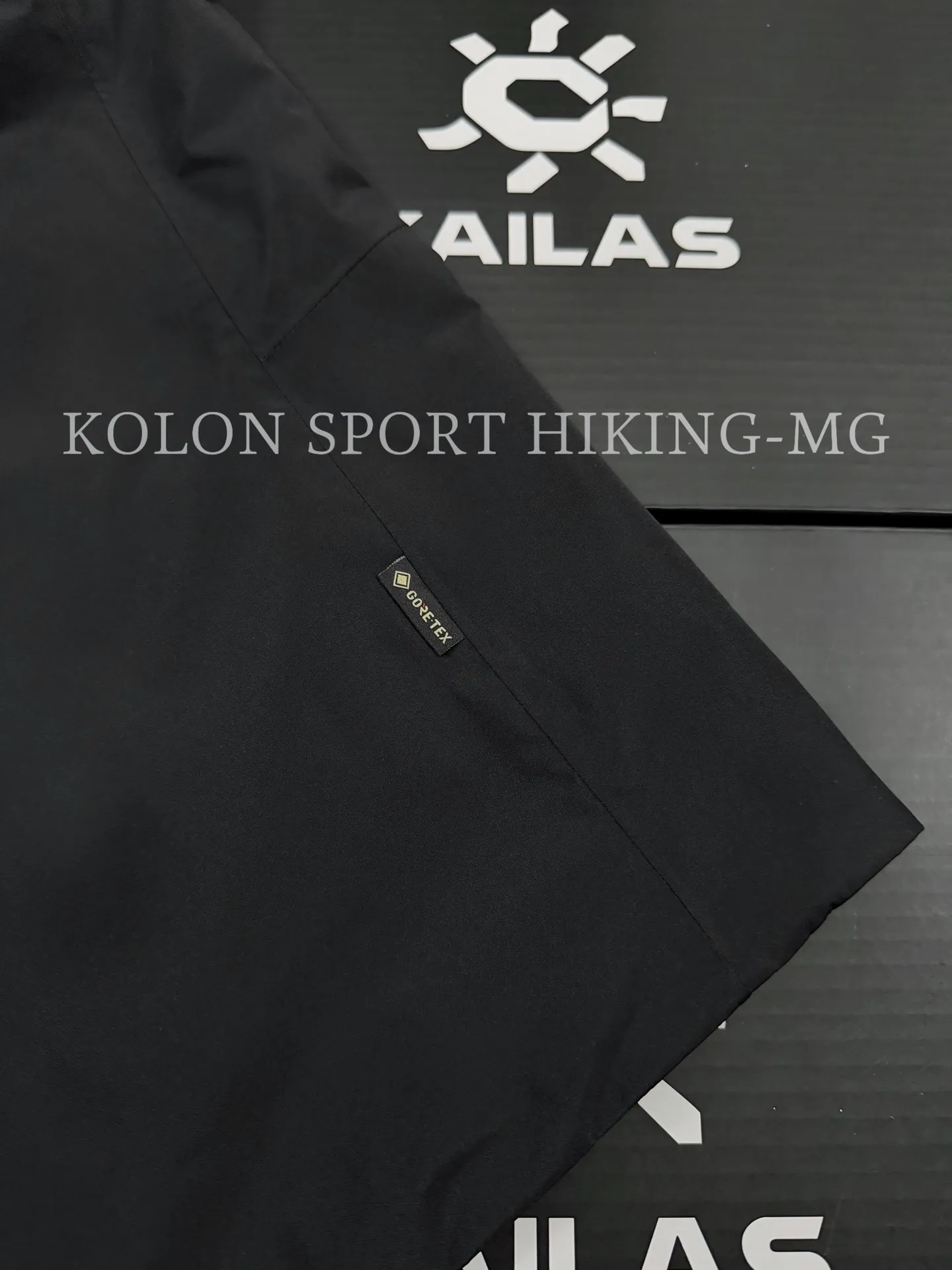 GORE-TEX 2L Hiking Shell Jacket D38019485 — view 9