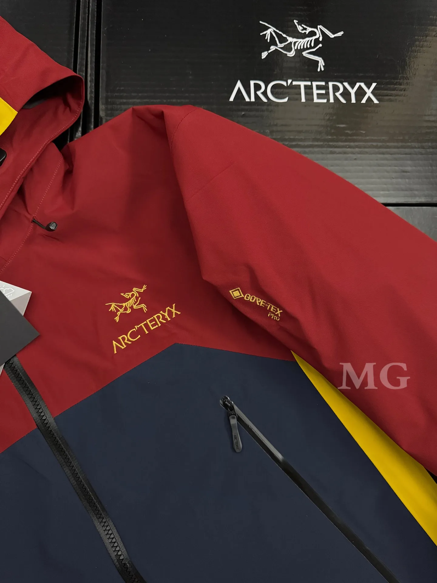 Arc'teryx x Songtsam GORE-TEX Hooded Shell Jacket D38019293 — view 3