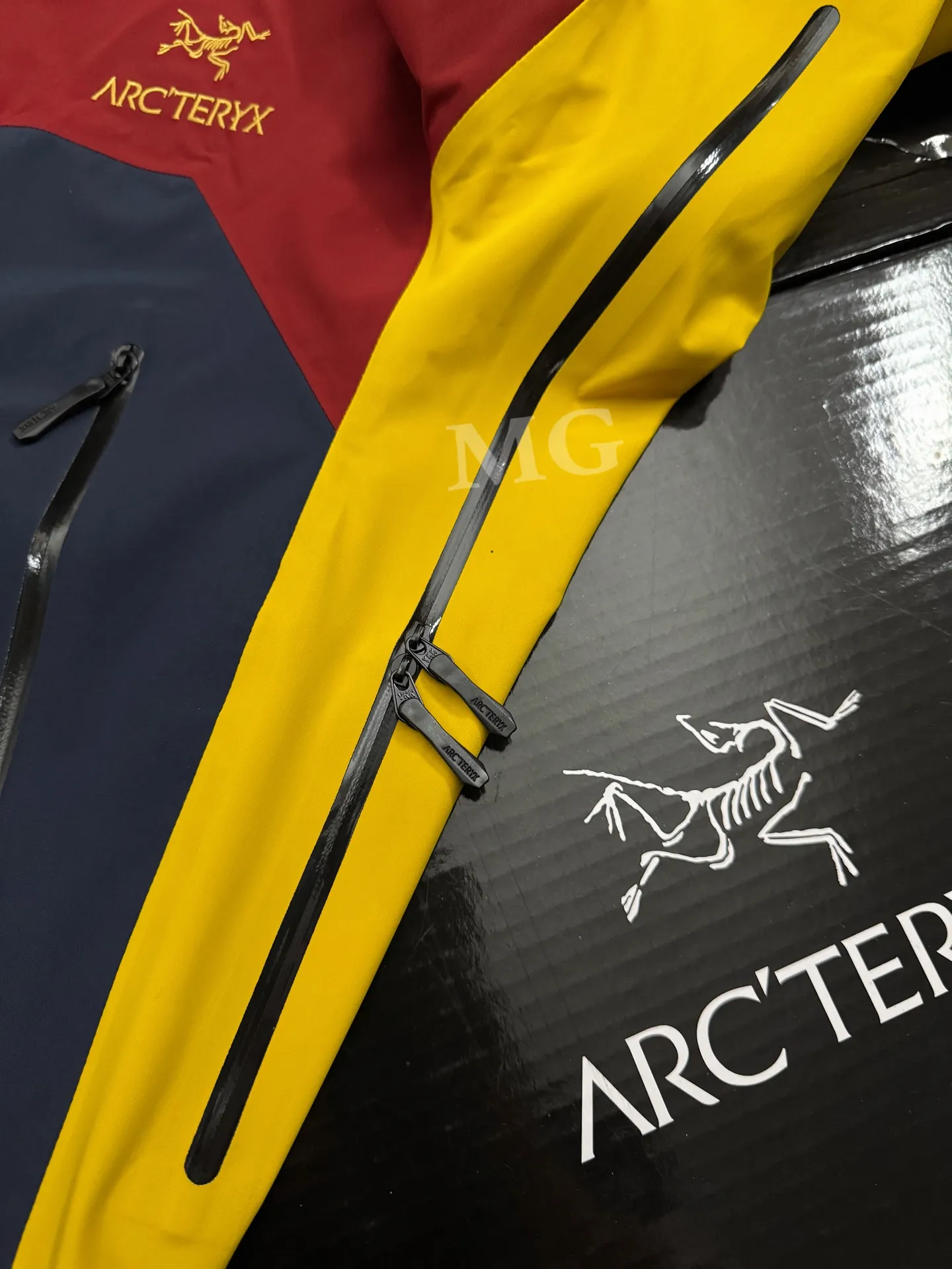 Arc'teryx x Songtsam GORE-TEX Hooded Shell Jacket D38019293 — view 5