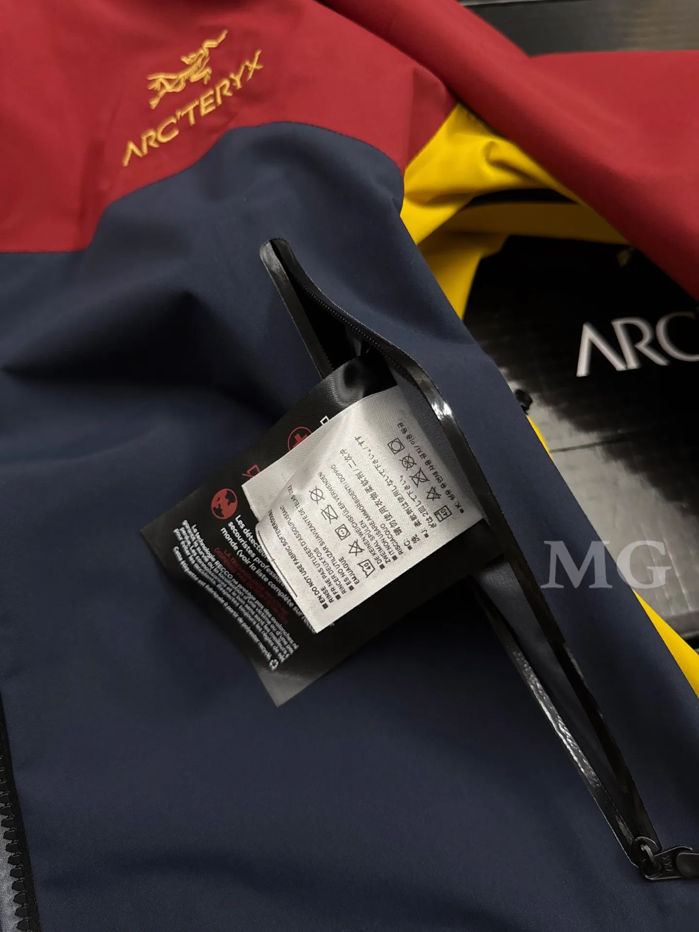 Arc'teryx x Songtsam GORE-TEX Hooded Shell Jacket D38019293 — view 9