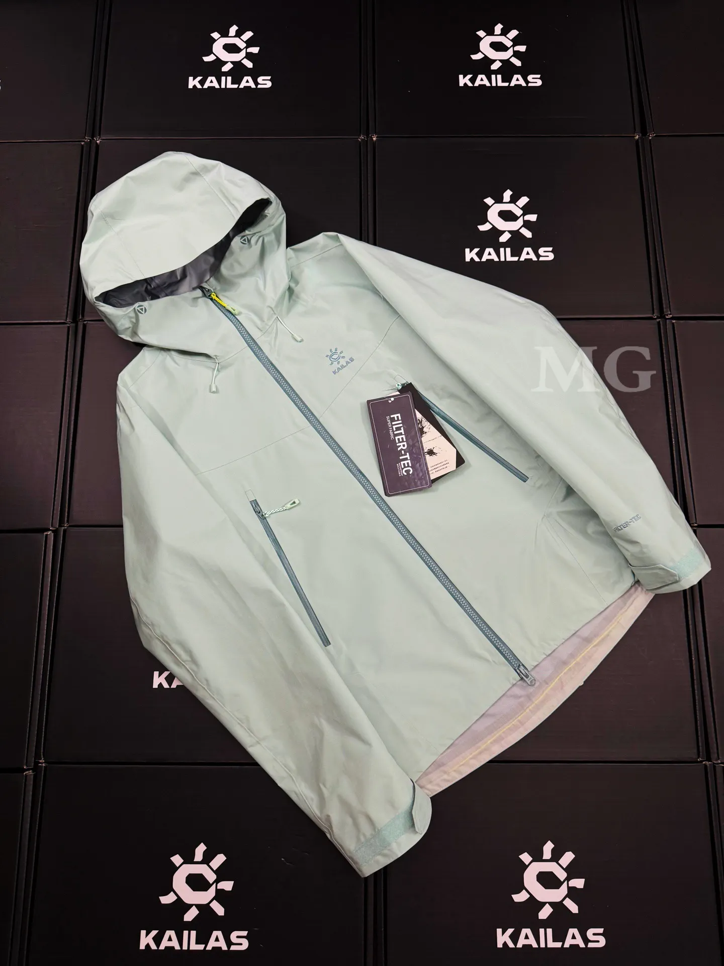 Bogda LT Hooded Waterproof Hardshell Jacket D39019631 — view 2