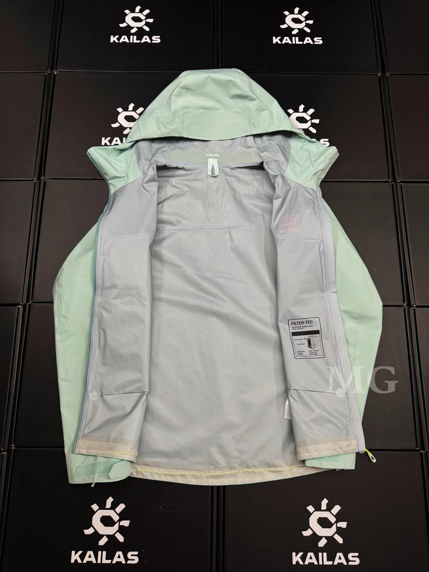Bogda LT Hooded Waterproof Hardshell Jacket D39019631 — view 3