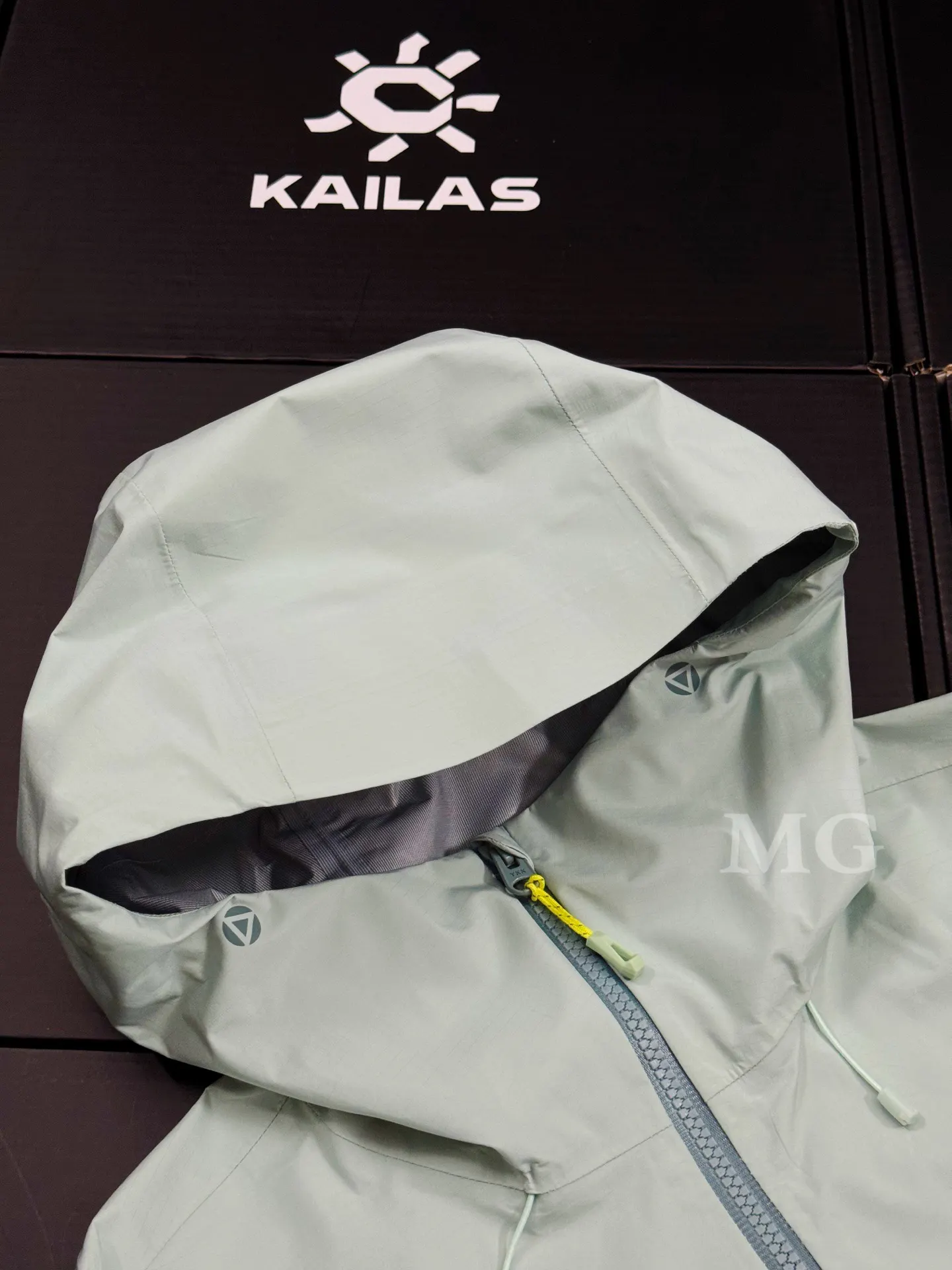 Bogda LT Hooded Waterproof Hardshell Jacket D39019631 — view 5