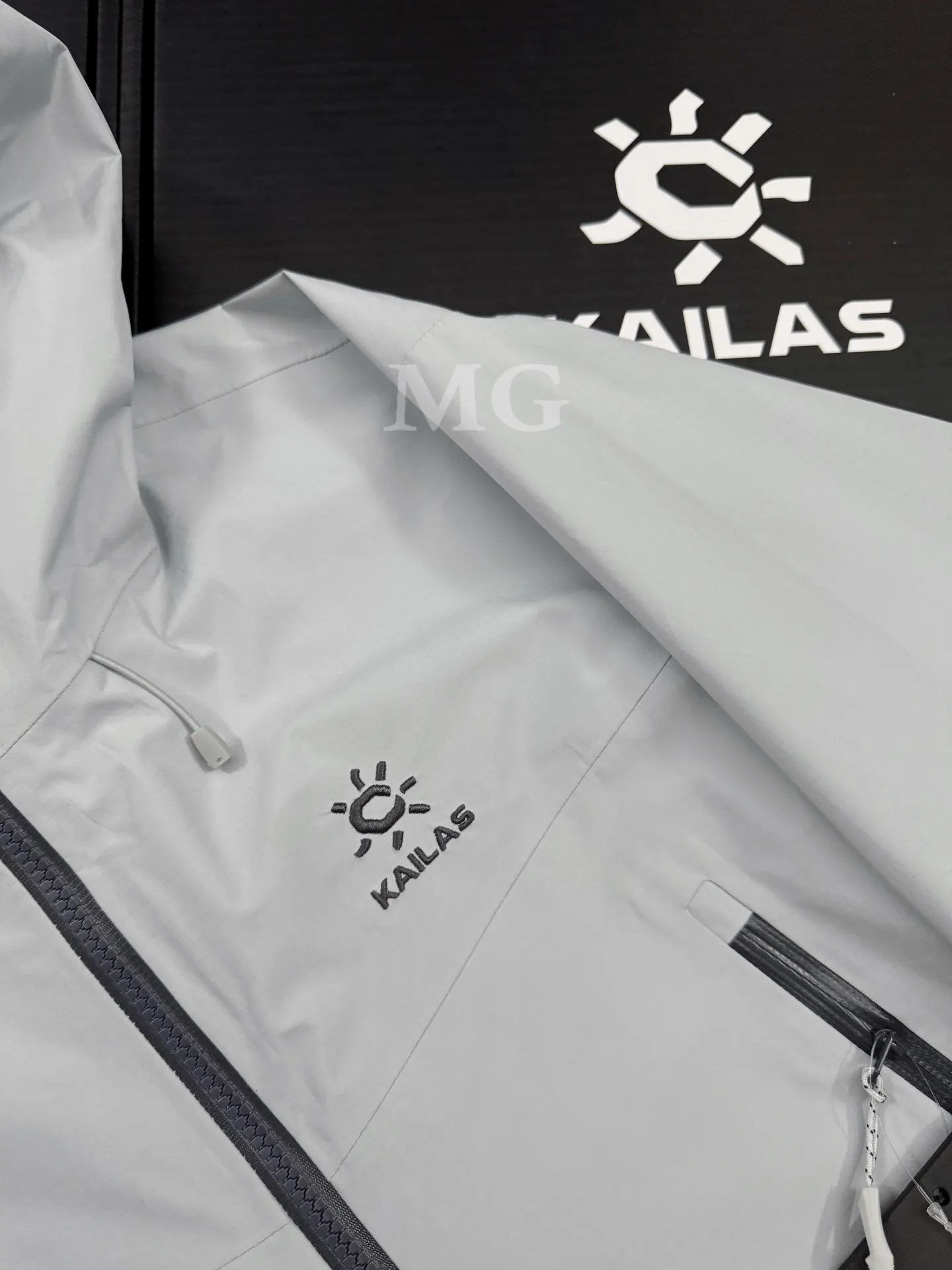 Bogda LT Waterproof Hooded Hardshell Jacket D39019630 — view 4