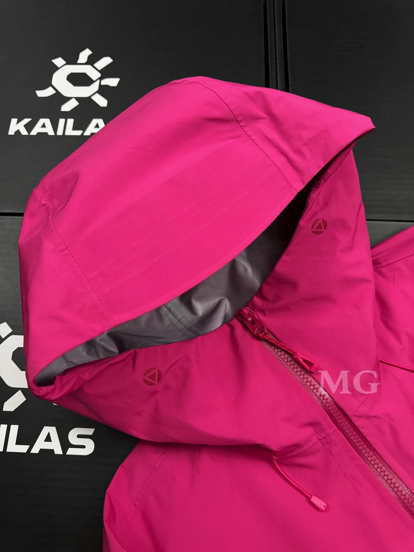 Bogda LT Waterproof Hooded Hardshell Jacket D39019629 — view 5