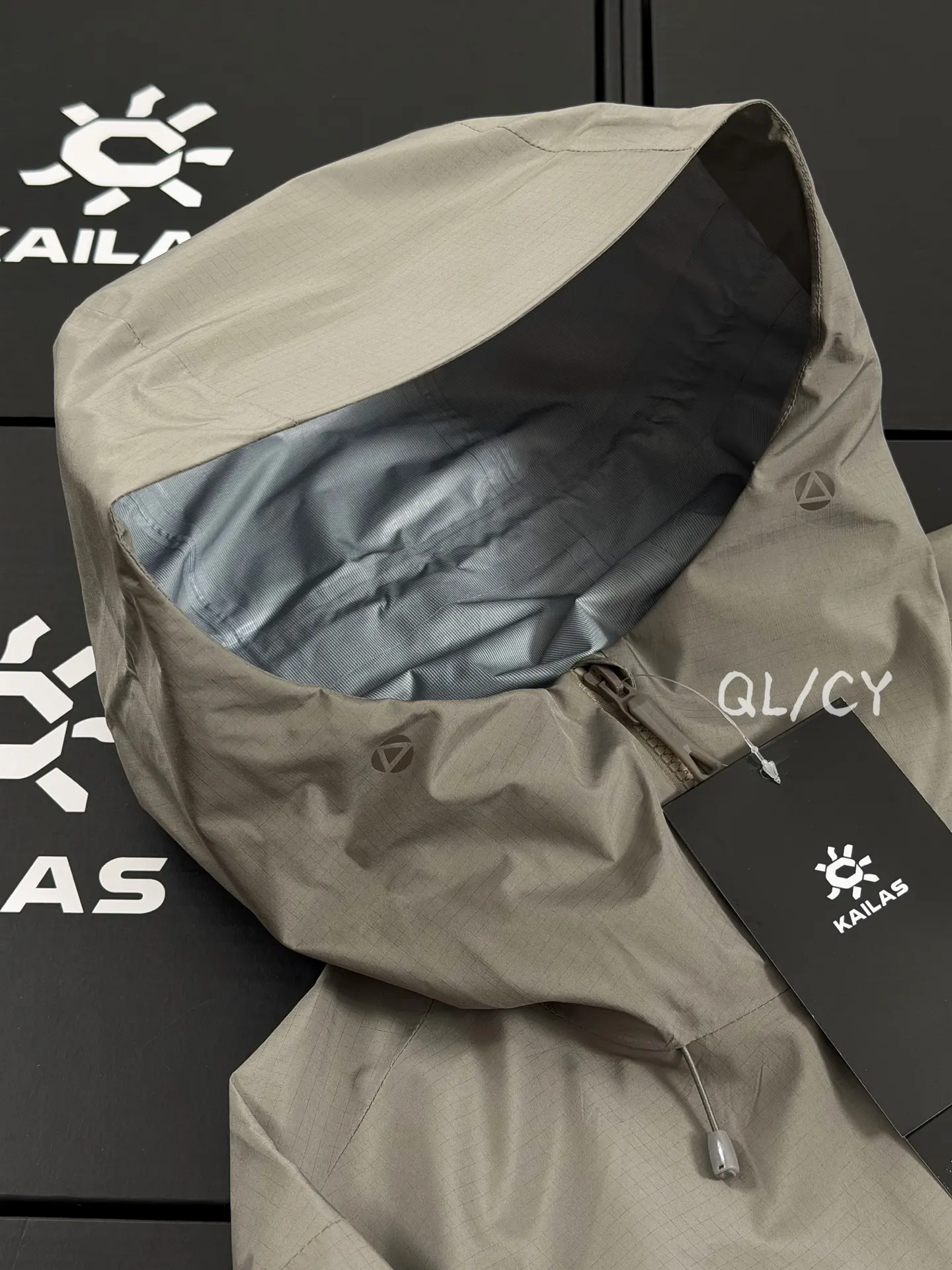 Bogda LT Waterproof Hooded Hardshell Jacket D39019626 — view 4