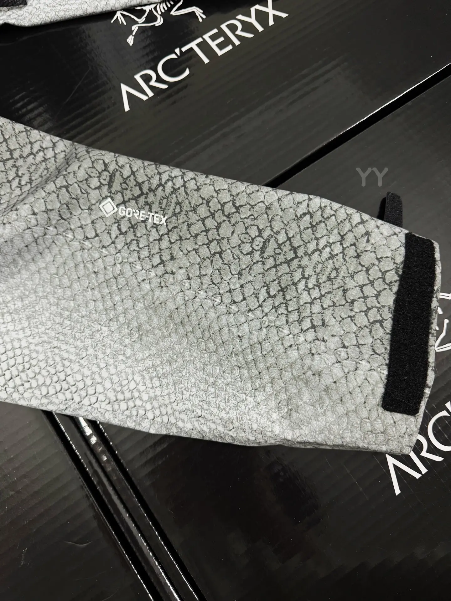 Beta SL Walk Gently Snakeskin Print Shell Jacket D40019313 — view 6