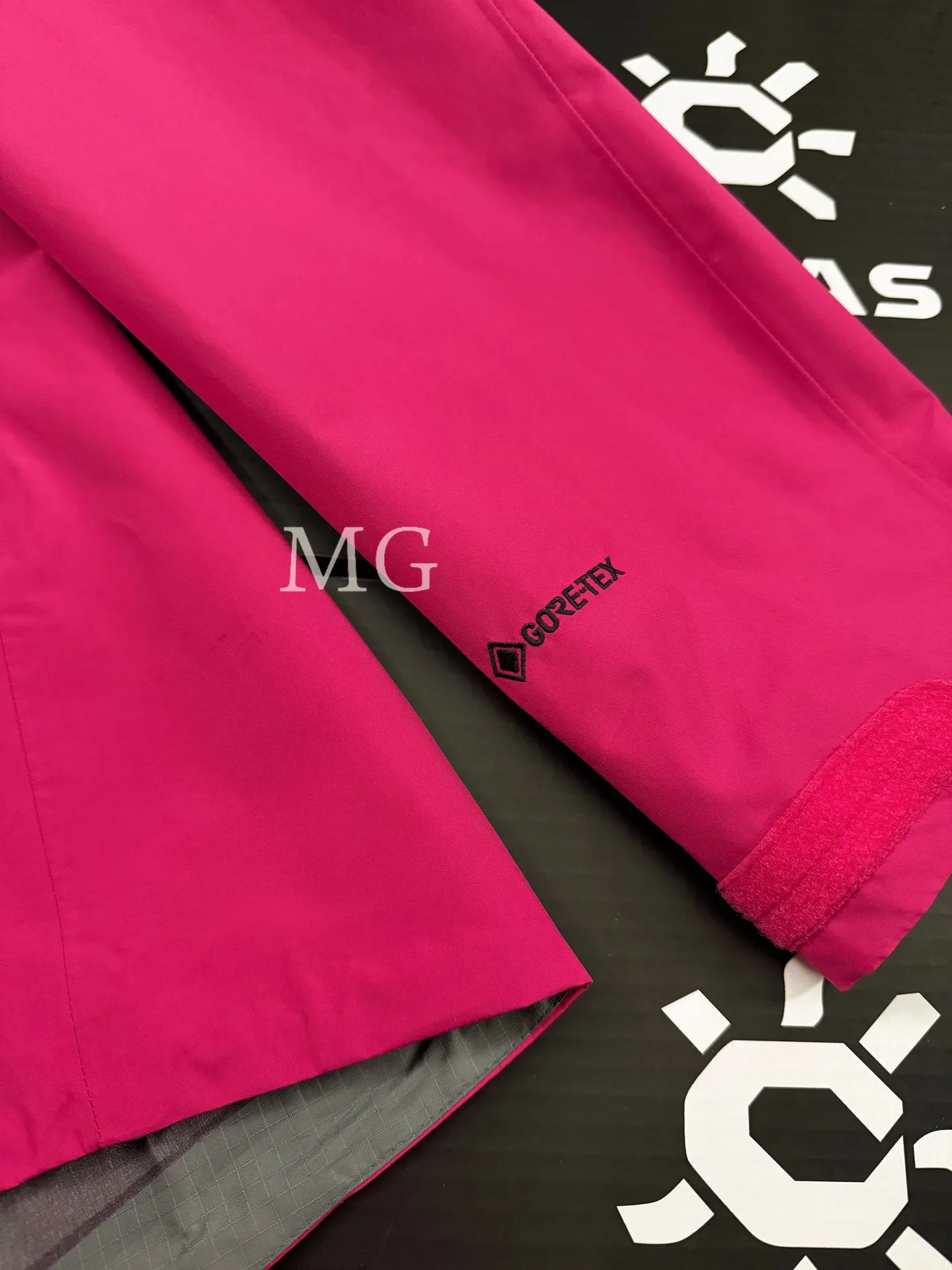 Mont X-LT GORE-TEX Hardshell Jacket D42019536 — view 6
