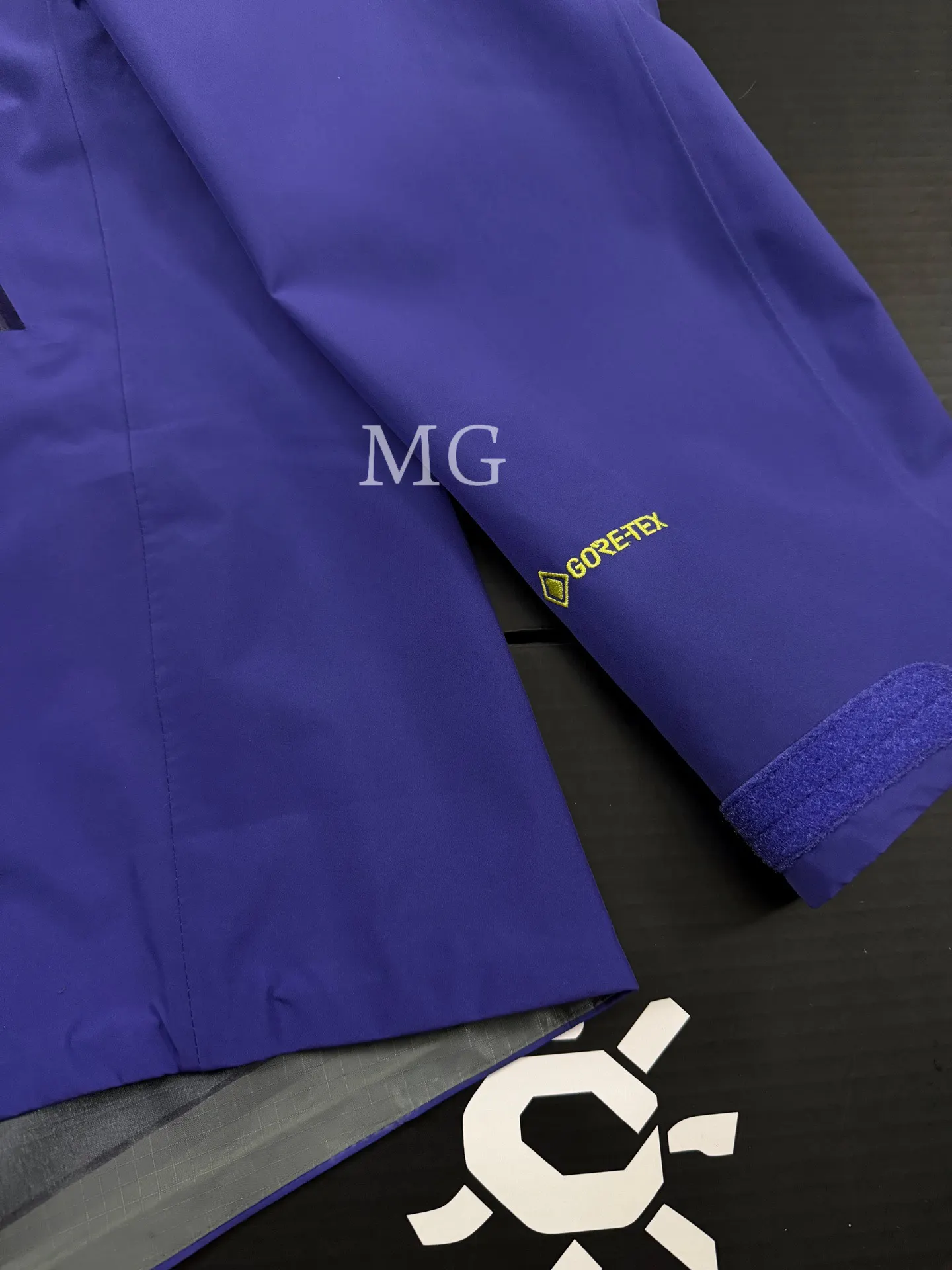Mont X-LT GORE-TEX Hardshell Jacket D42019534 — view 2