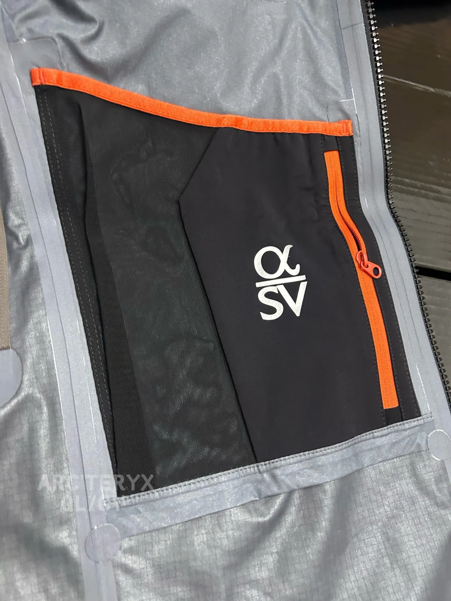 Alpha SV GORE-TEX Hooded Shell Jacket D42019585 — view 7