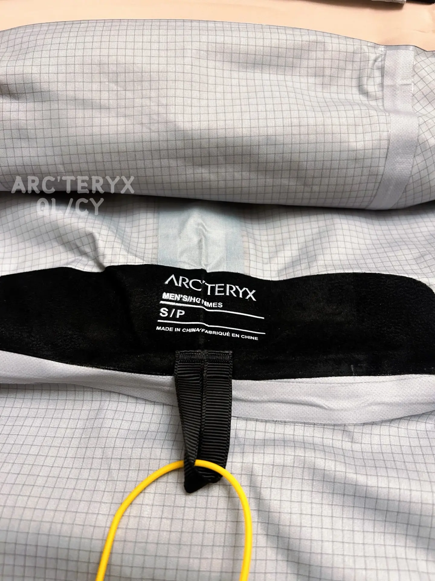 Alpha SV GORE-TEX Hooded Shell Jacket D42019582 — view 7