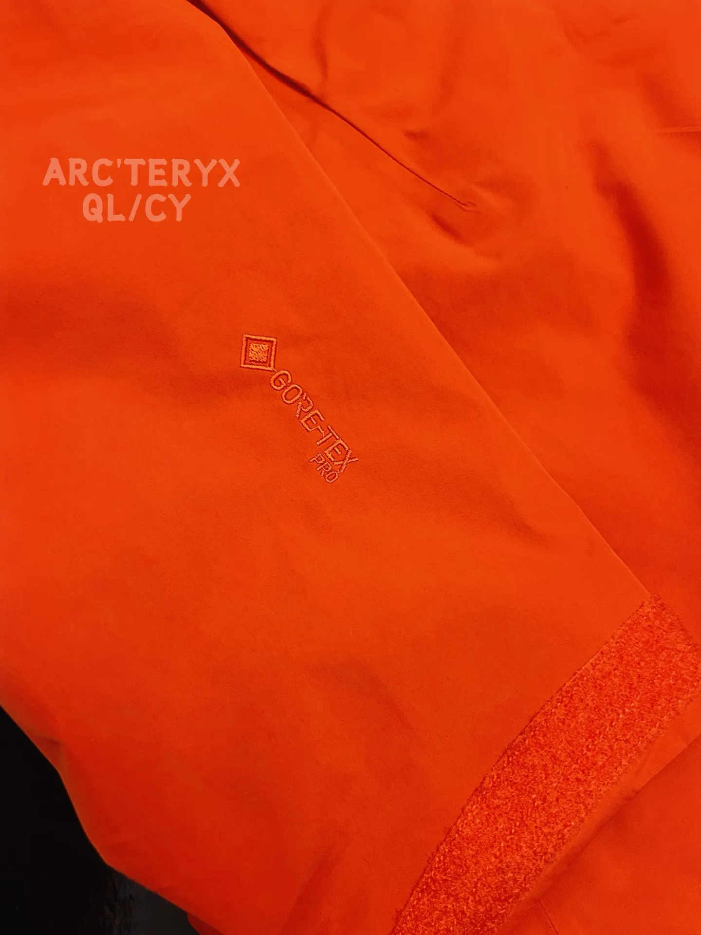 Alpha SV GORE-TEX Hooded Shell Jacket D42019581 — view 2