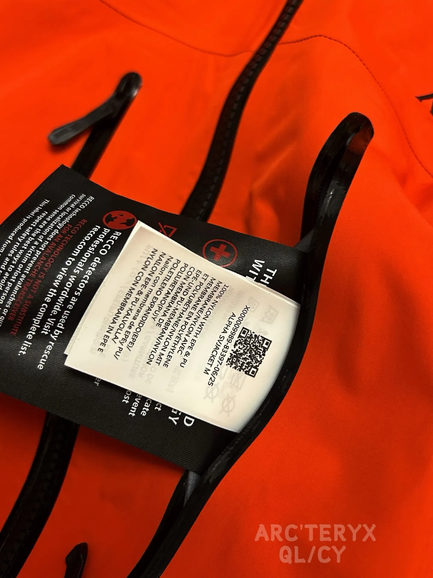 Alpha SV GORE-TEX Hooded Shell Jacket D42019581 — view 4
