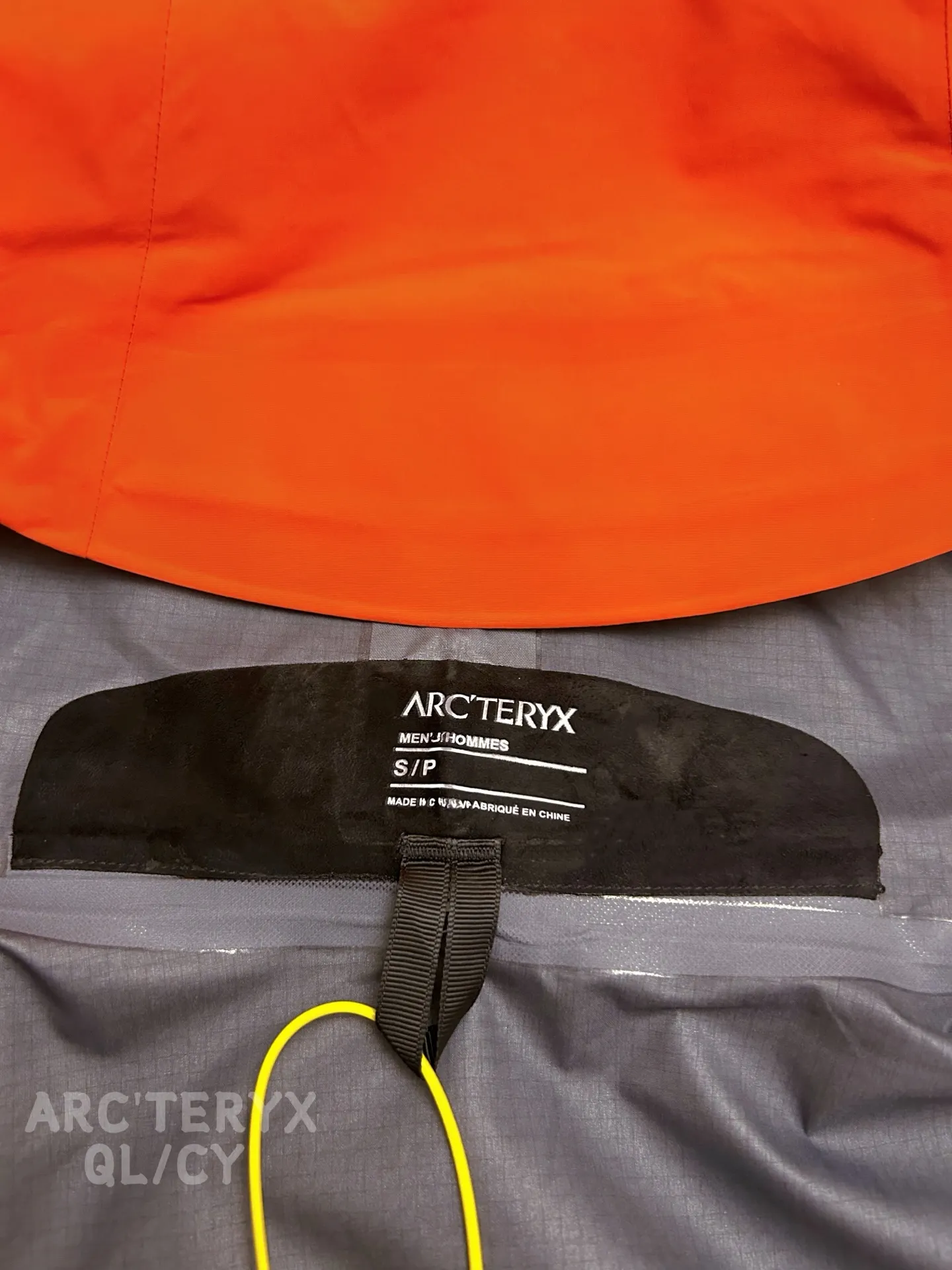 Alpha SV GORE-TEX Hooded Shell Jacket D42019581 — view 8