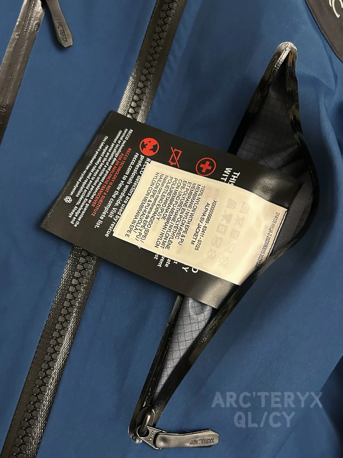 Alpha SV GORE-TEX Hooded Shell Jacket D42019583 — view 4