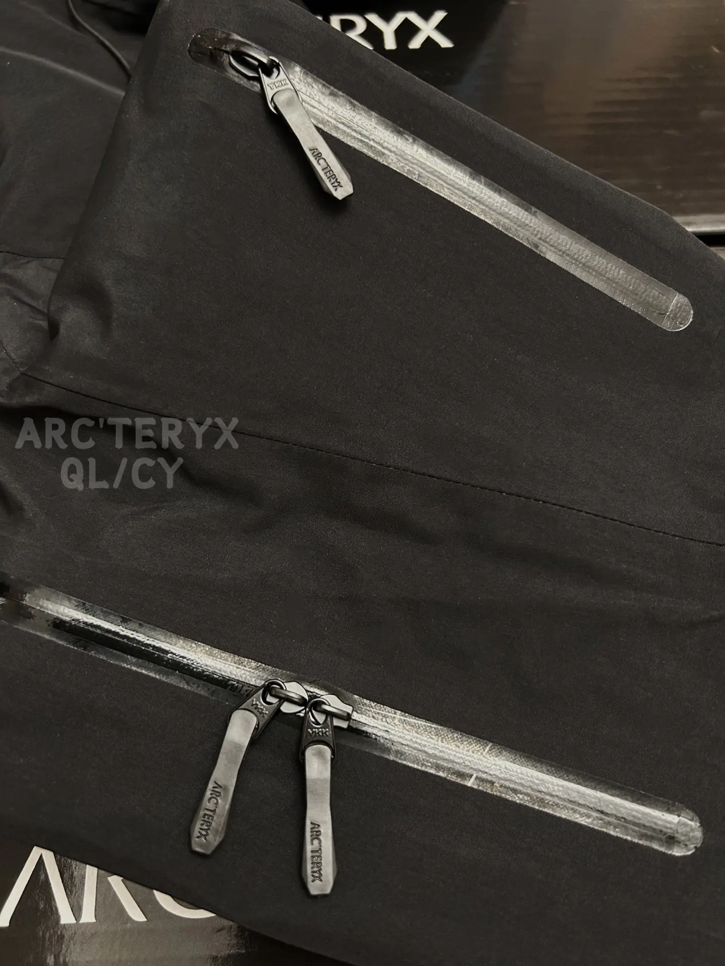 Alpha SV GORE-TEX Hooded Shell Jacket D42019584 — view 4