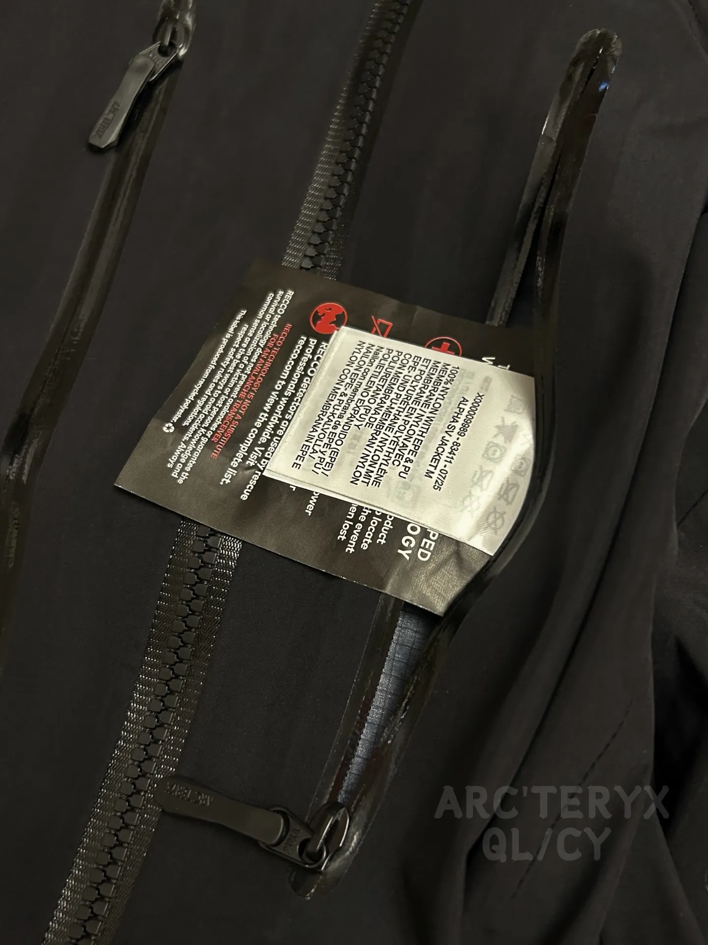 Alpha SV GORE-TEX Hooded Shell Jacket D42019584 — view 5