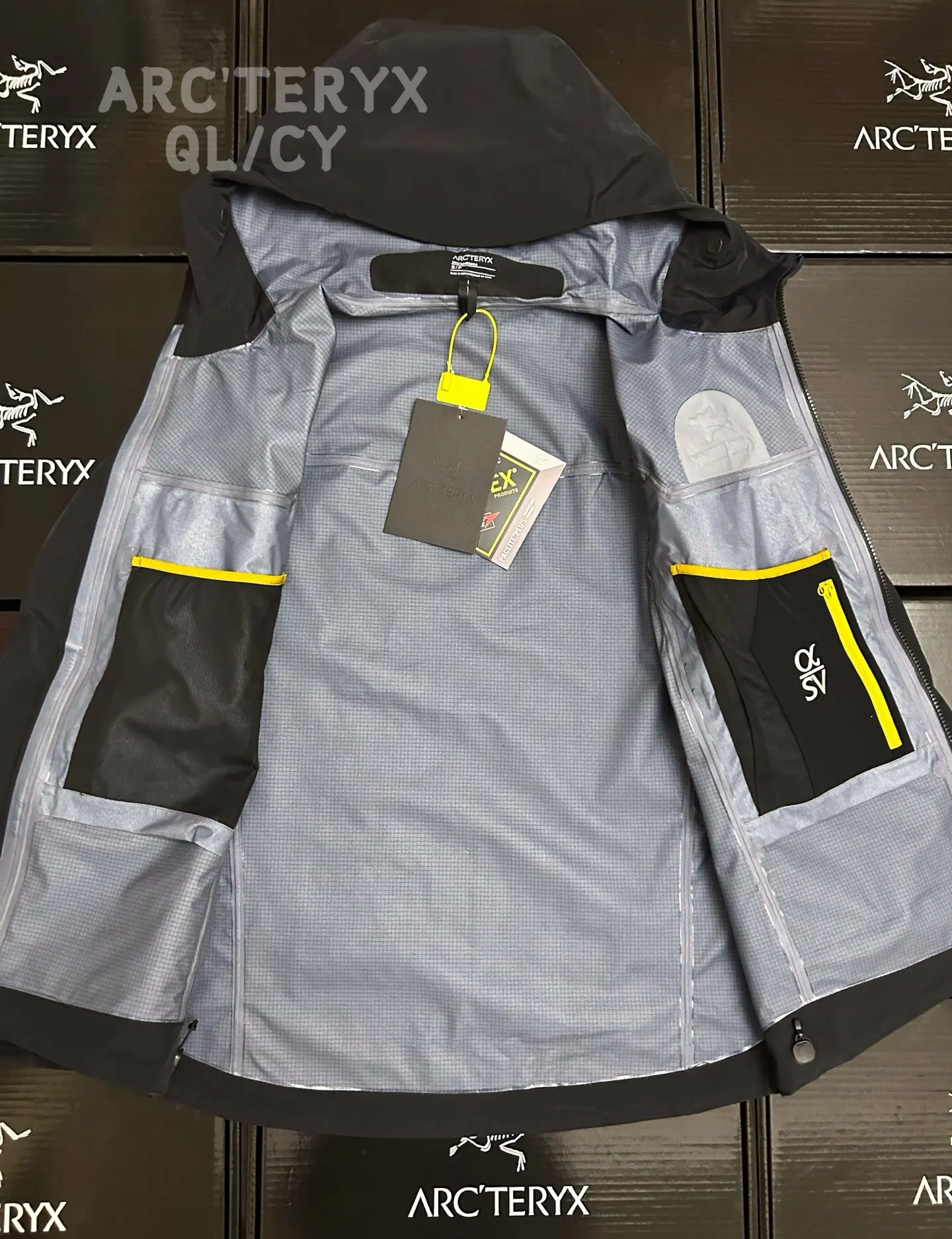 Alpha SV GORE-TEX Hooded Shell Jacket D42019584 — view 9