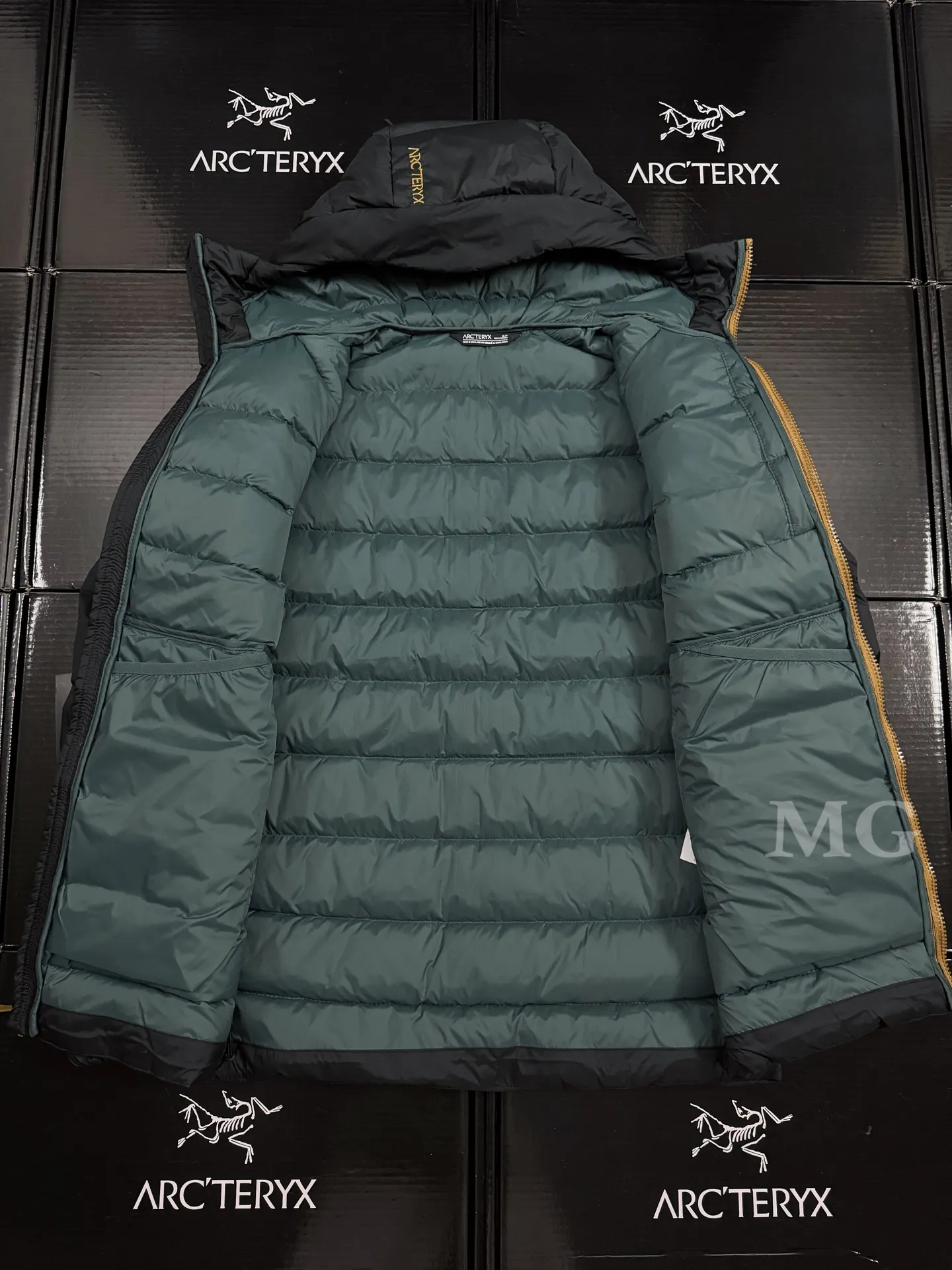 Thorium Hooded Down Puffer Jacket D43019340 — view 3