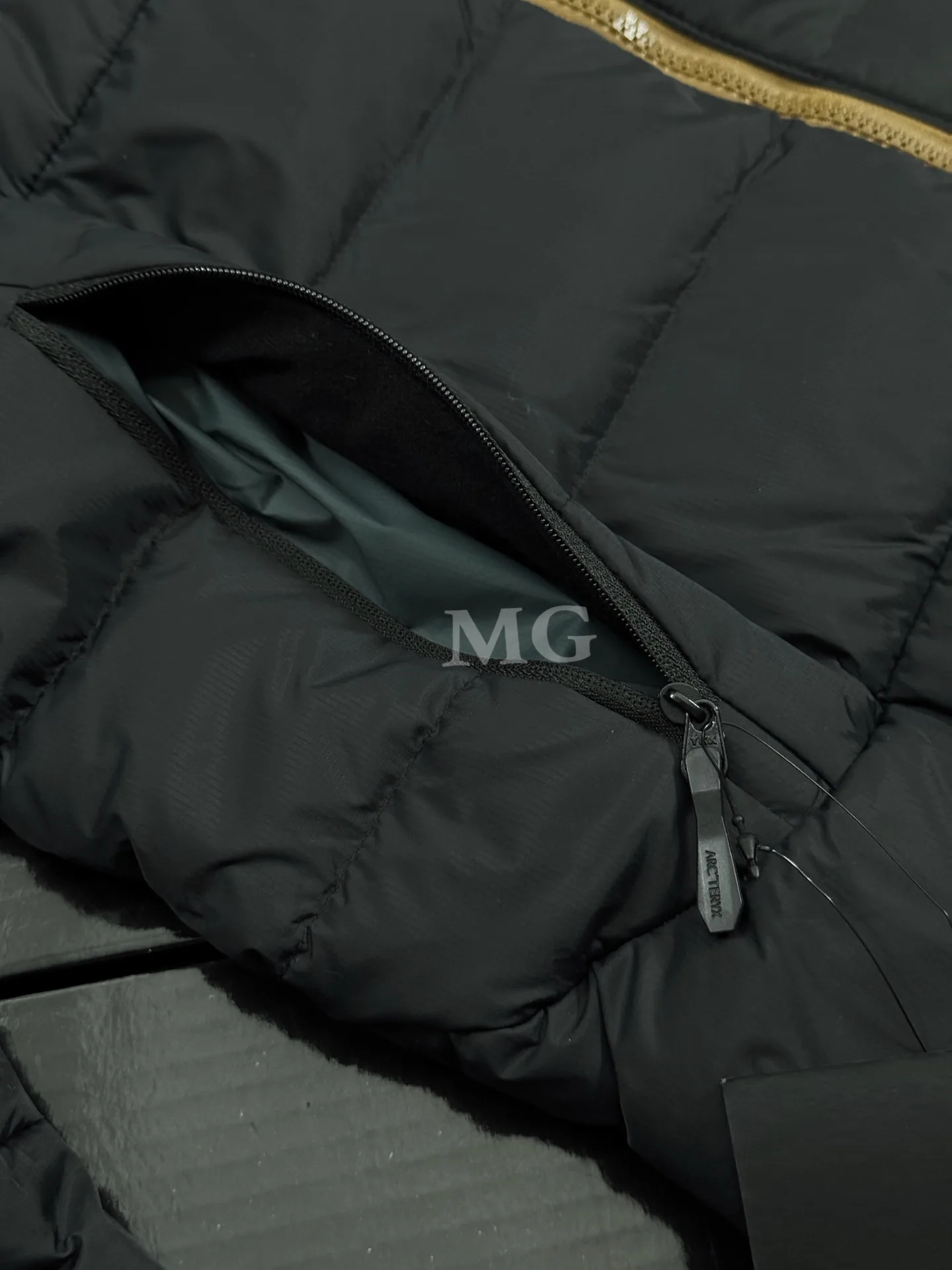 Thorium Hooded Down Puffer Jacket D43019340 — view 6