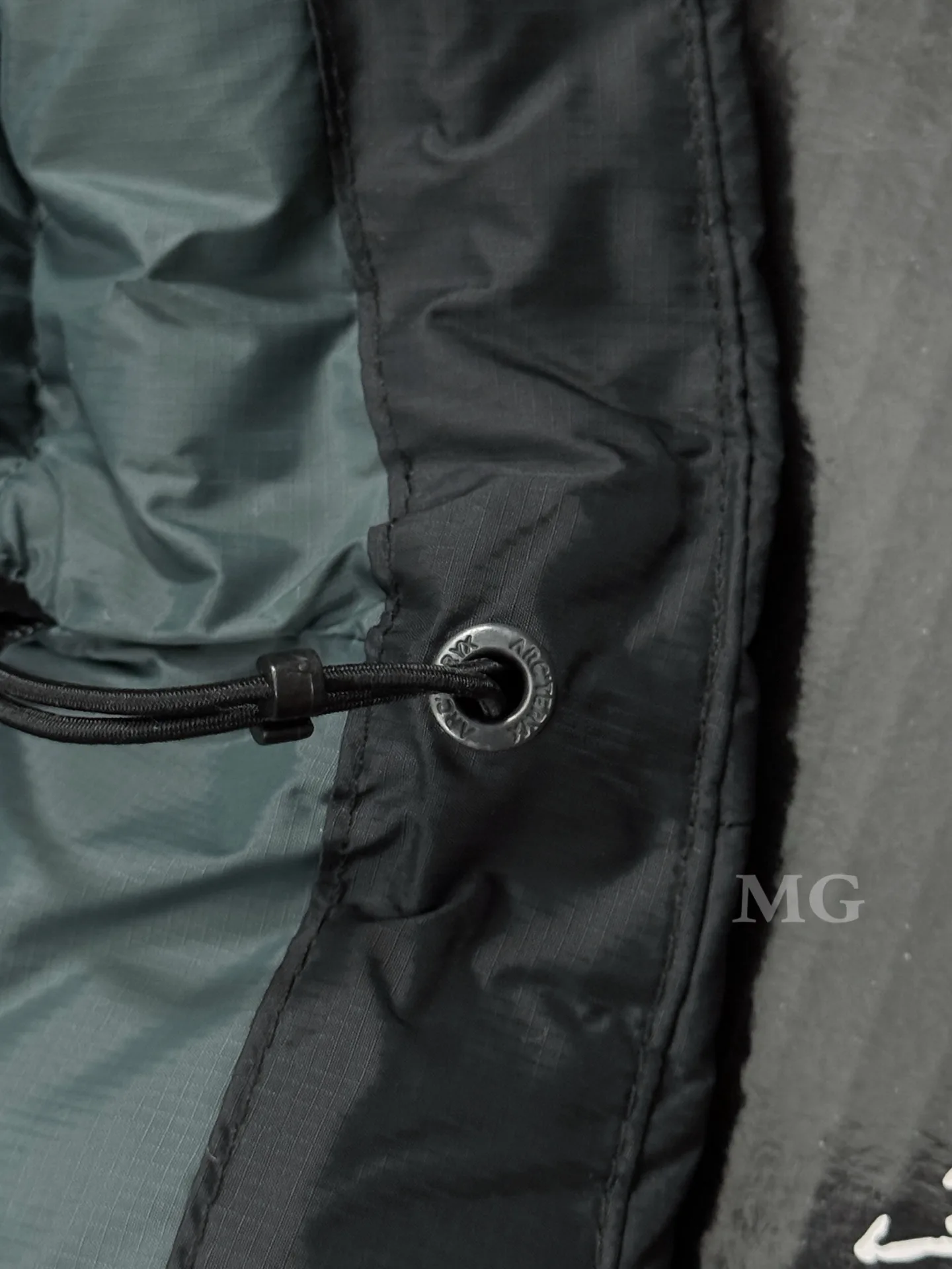 Thorium Hooded Down Puffer Jacket D43019340 — view 9