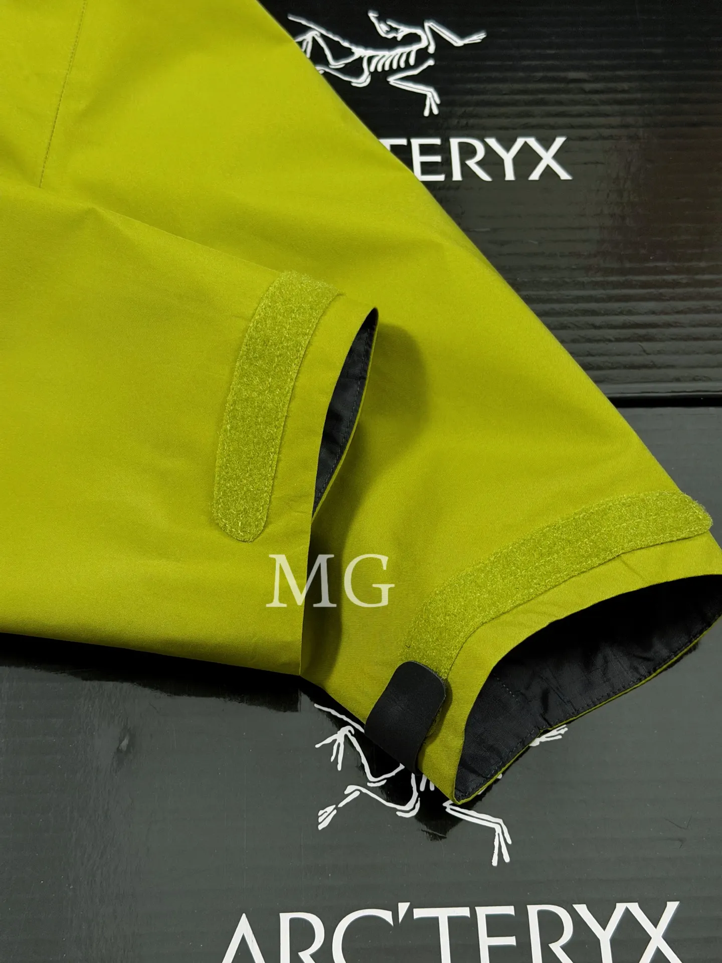 Beta AR GORE-TEX PRO Hooded Shell Jacket D43019497 — view 4