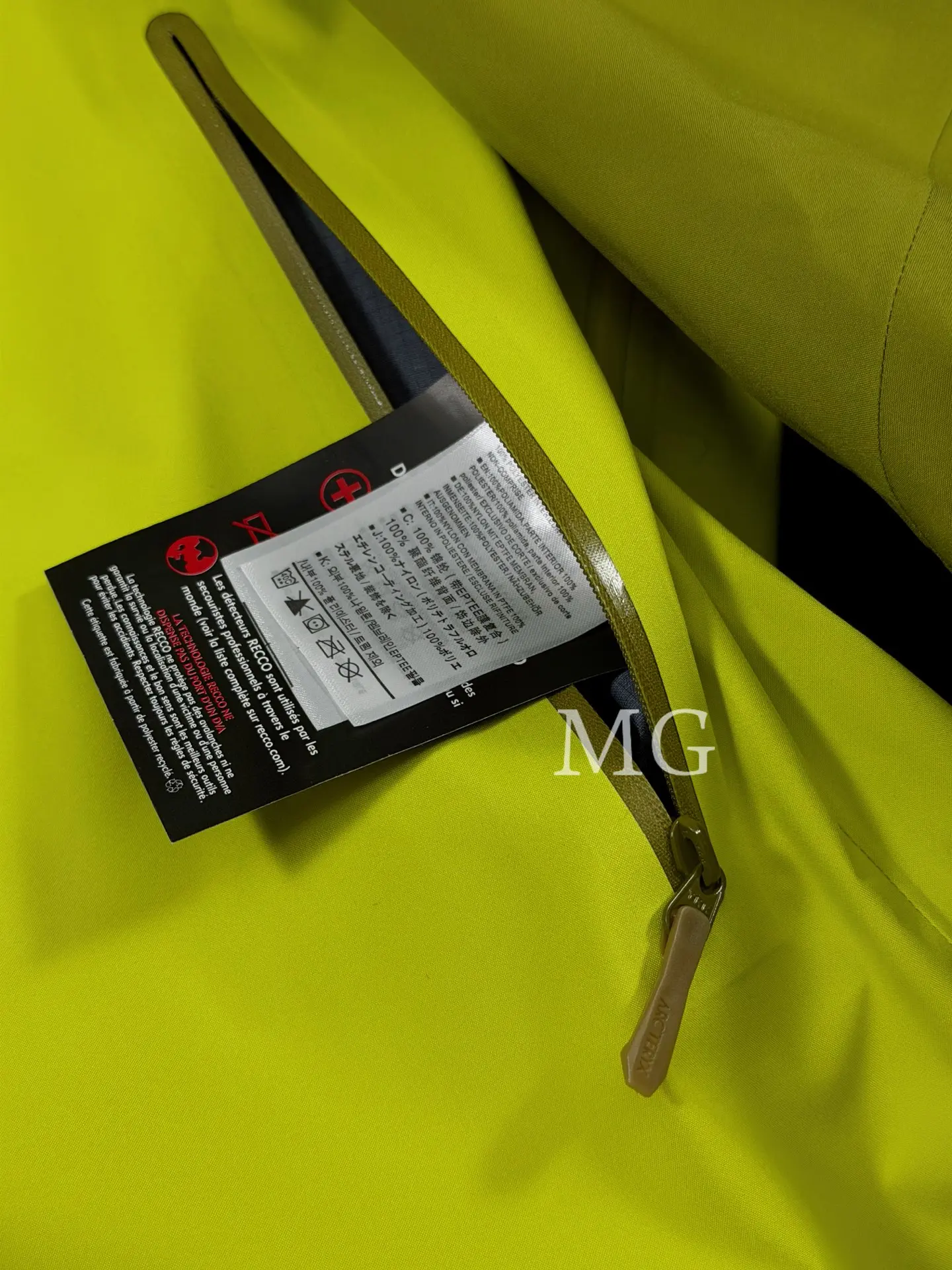 Beta AR GORE-TEX PRO Hooded Shell Jacket D43019497 — view 6