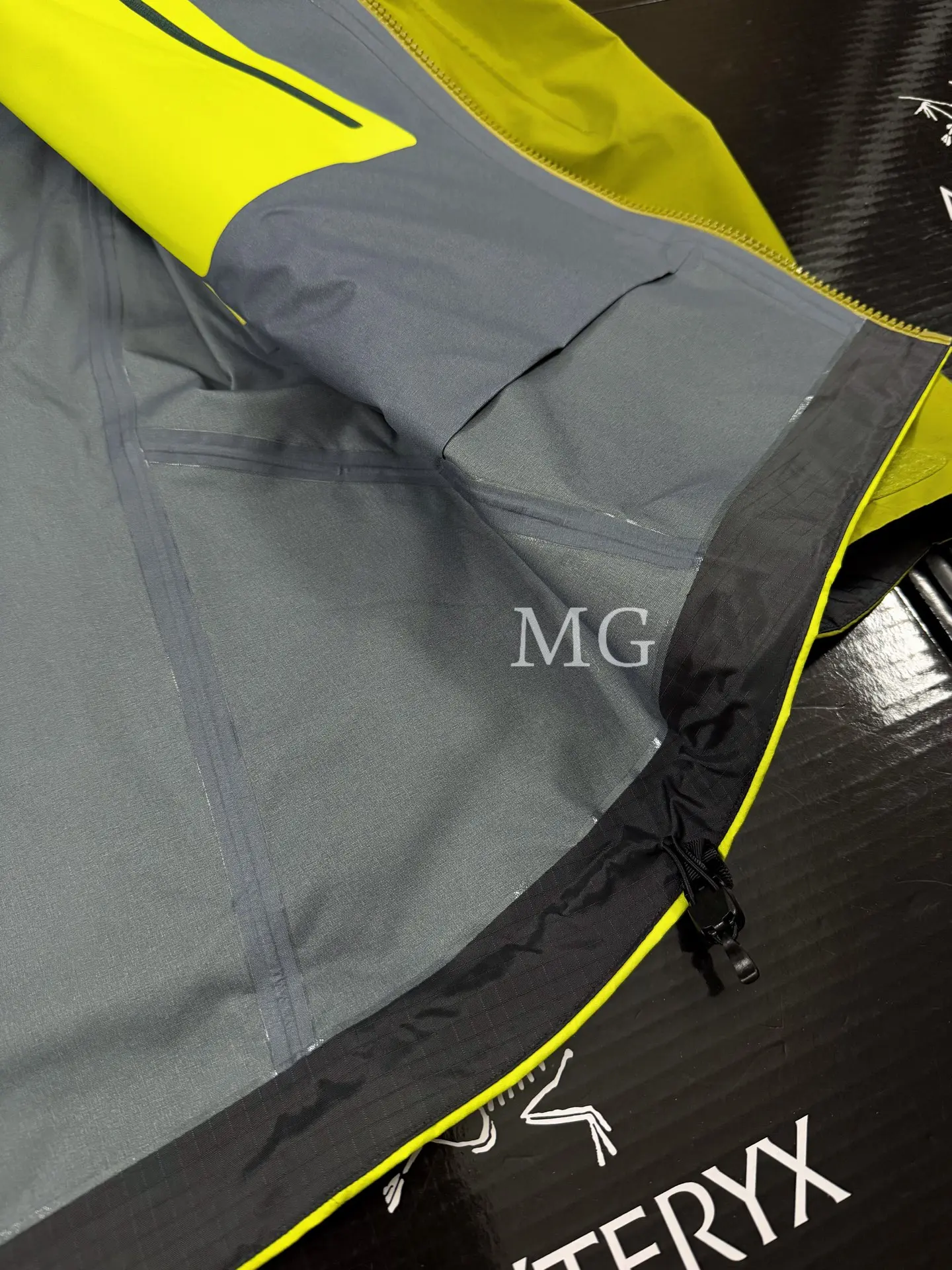 Beta AR GORE-TEX PRO Hooded Shell Jacket D43019497 — view 8