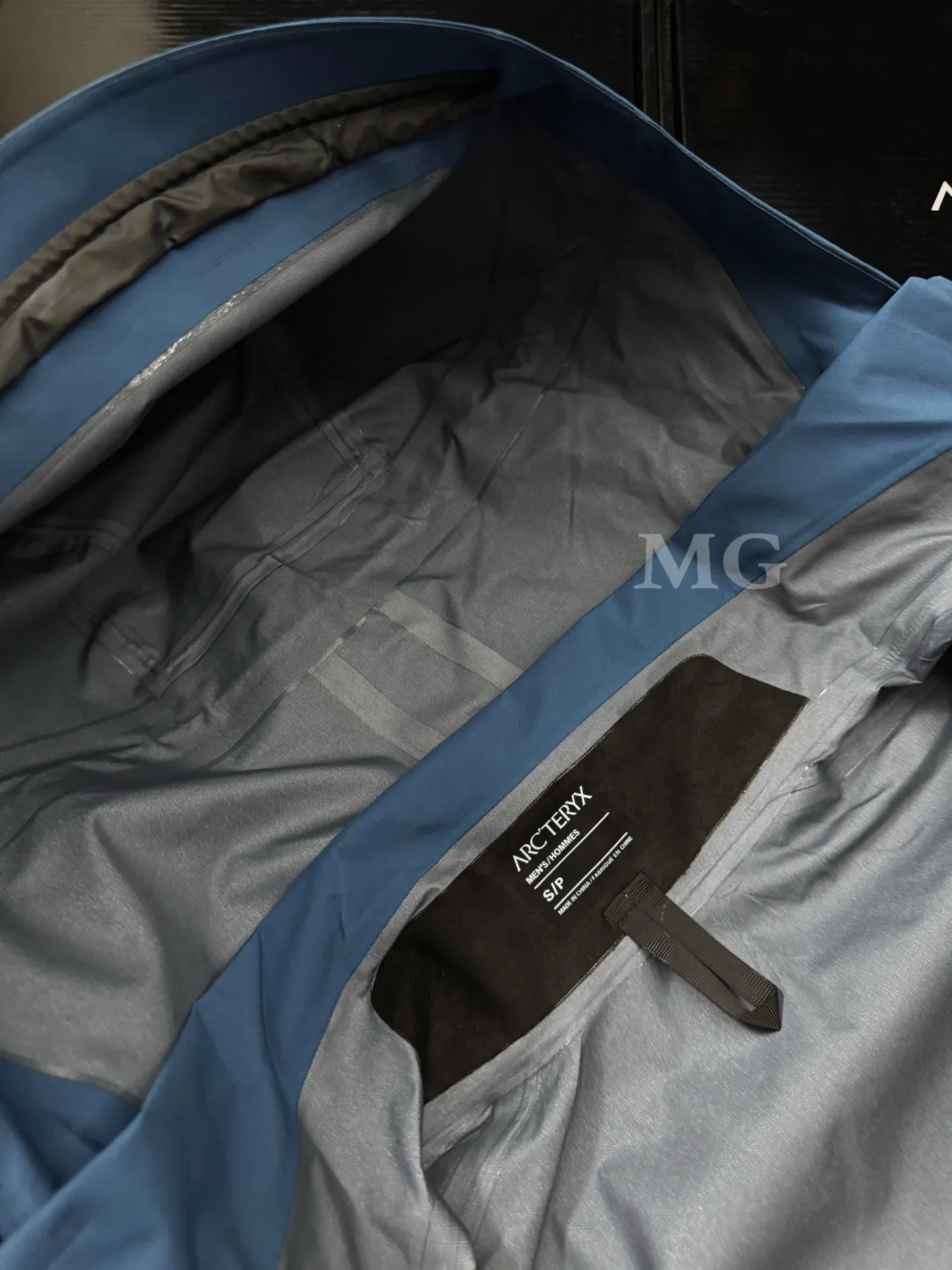 Beta AR GORE-TEX PRO Hooded Shell Jacket D43019504 — view 9