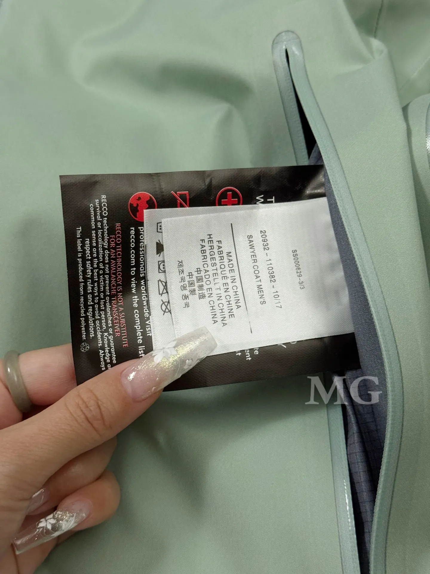 Beta AR GORE-TEX PRO Hooded Shell Jacket D43019503 — view 9
