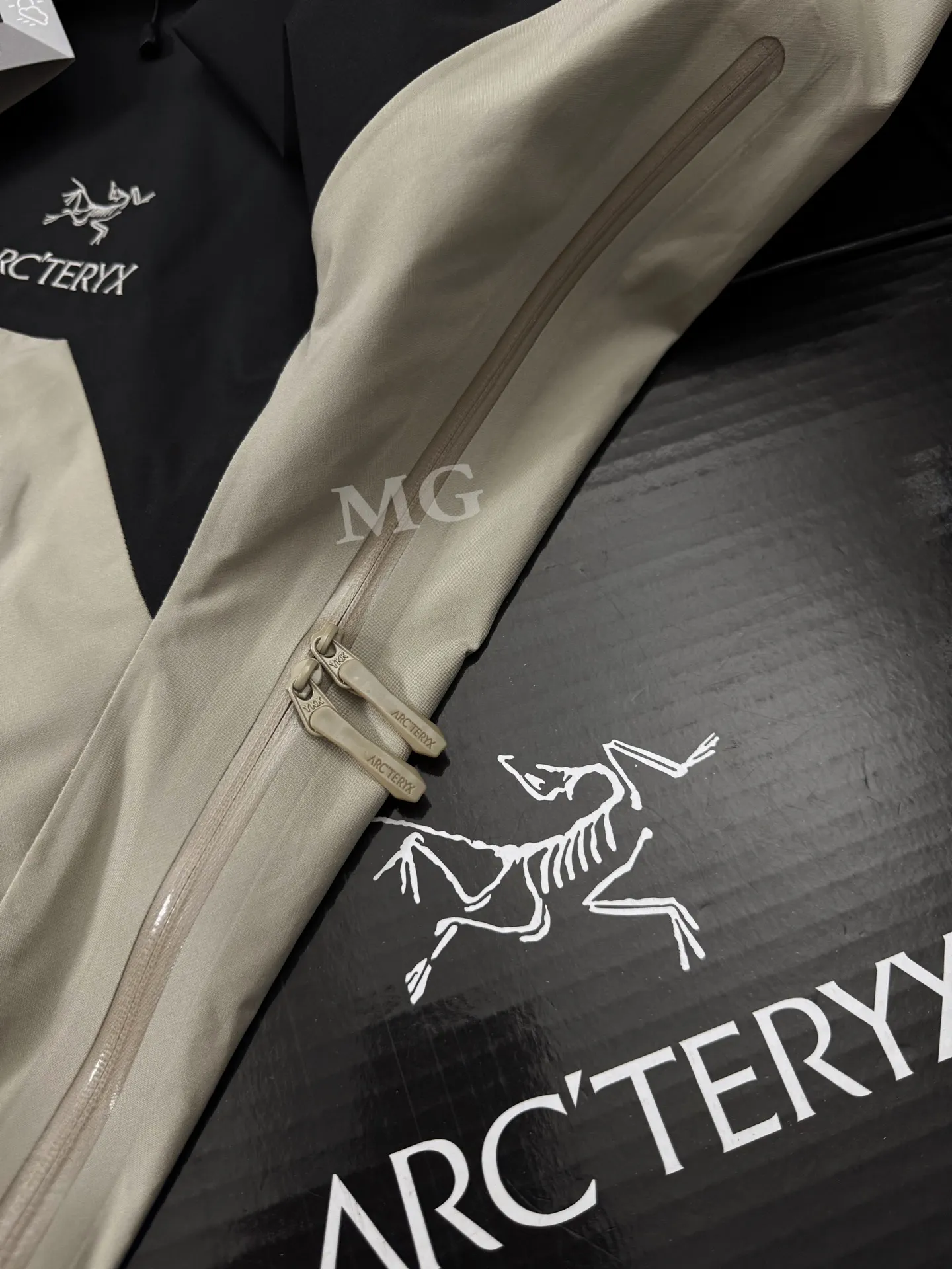 Beta AR GORE-TEX PRO Hooded Shell Jacket D43019502 — view 5