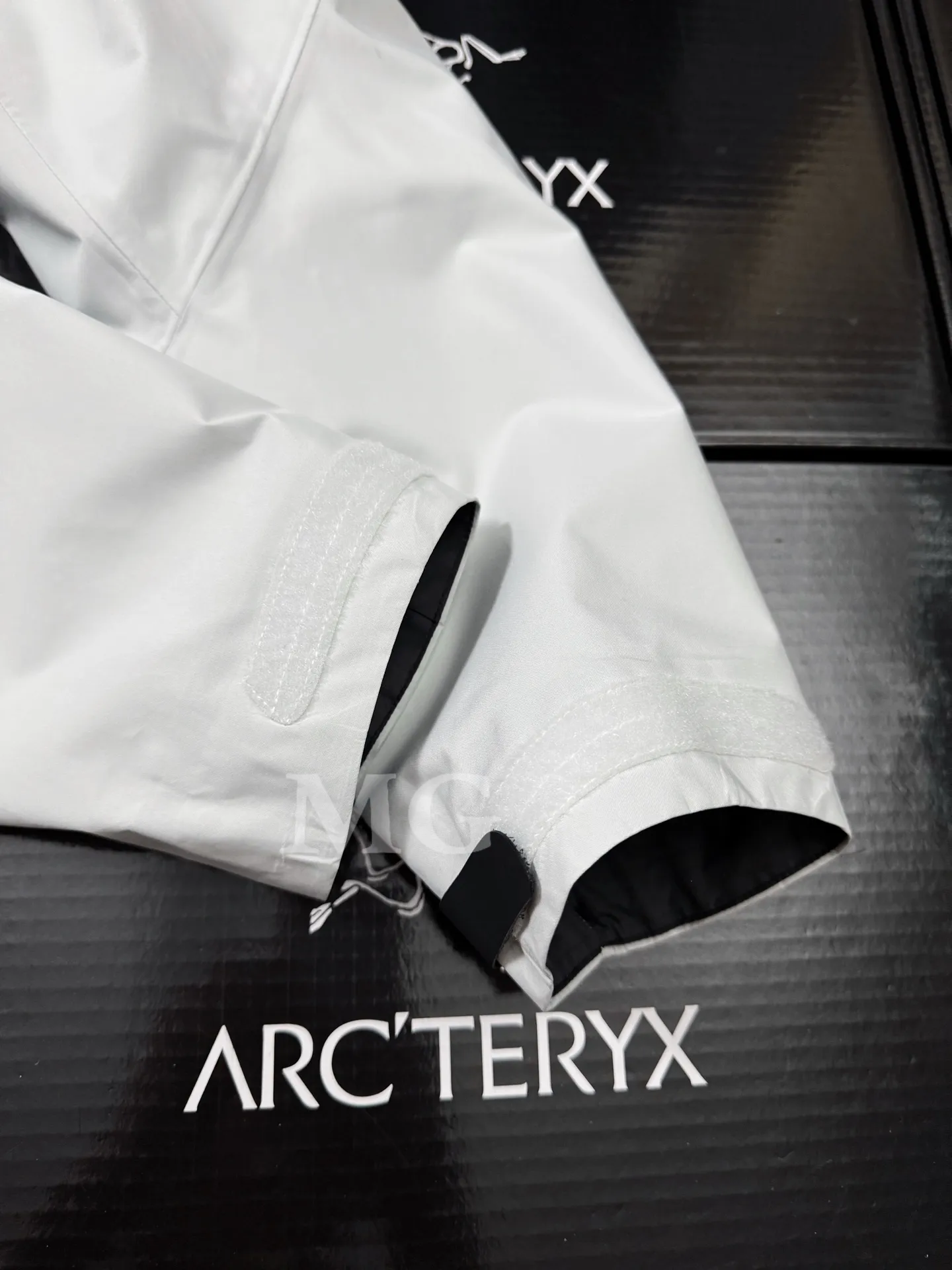 Beta AR GORE-TEX PRO Hooded Shell Jacket D43019501 — view 6