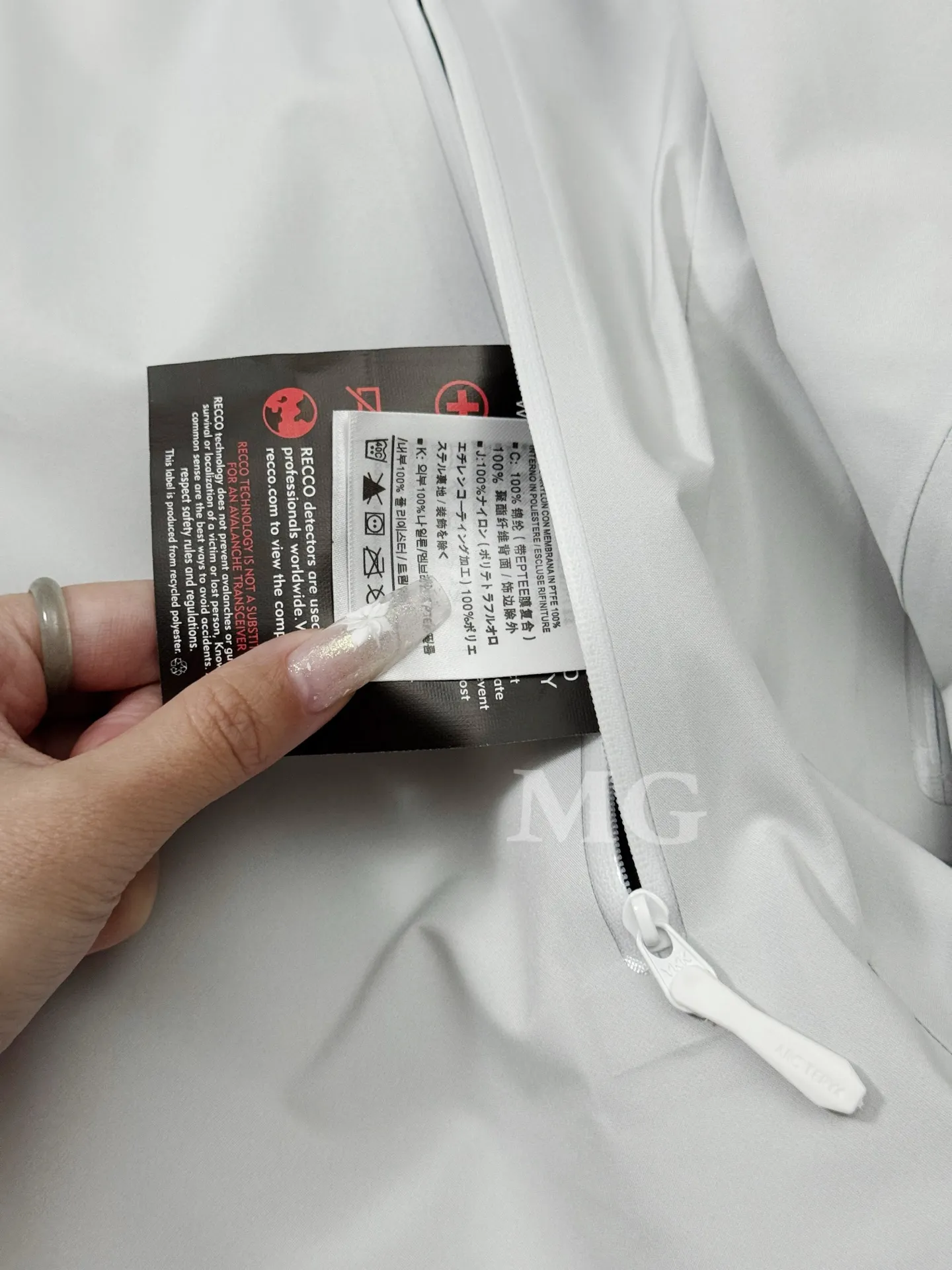 Beta AR GORE-TEX PRO Hooded Shell Jacket D43019501 — view 7
