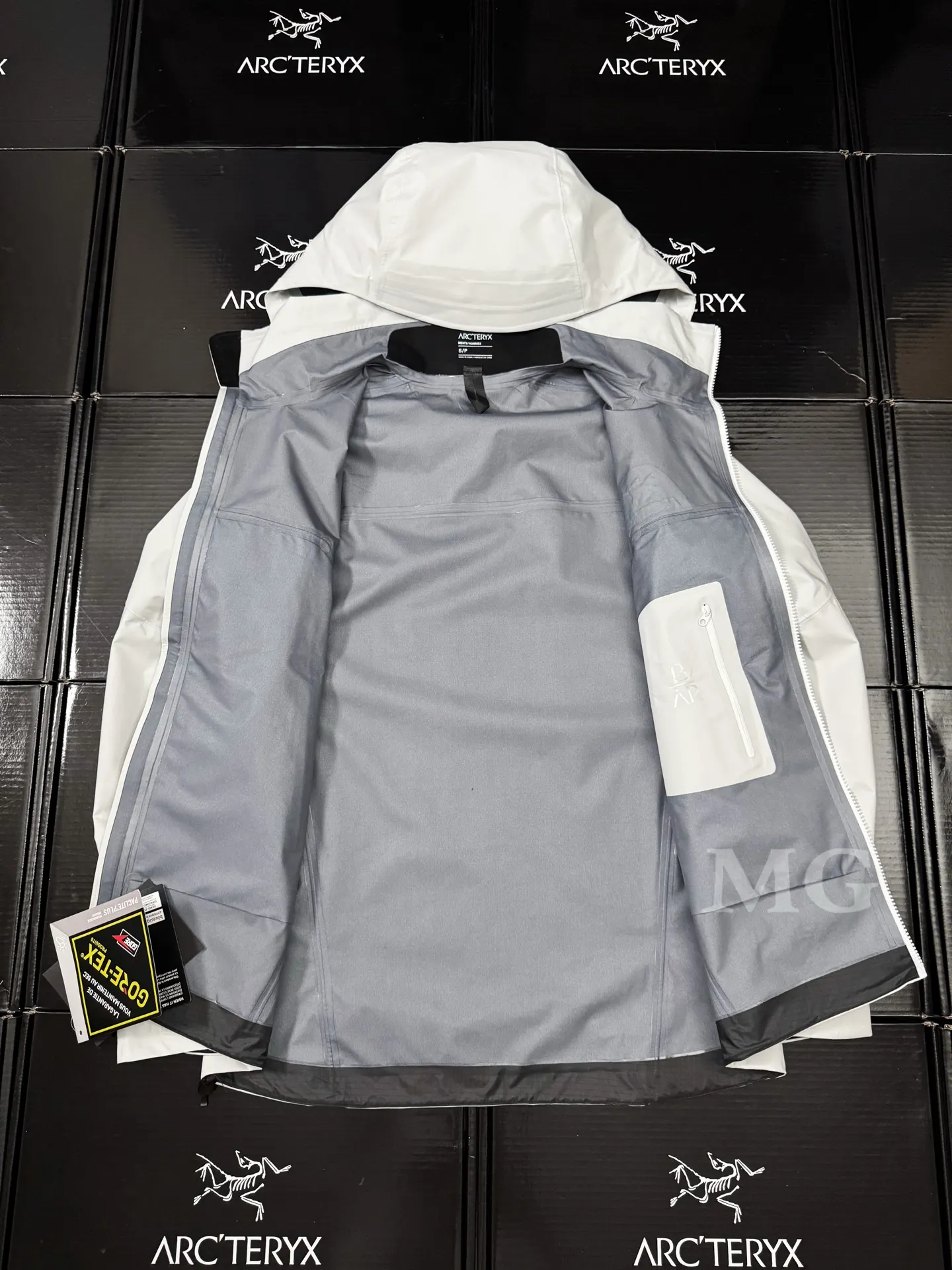 Beta AR GORE-TEX PRO Hooded Shell Jacket D43019501 — view 8